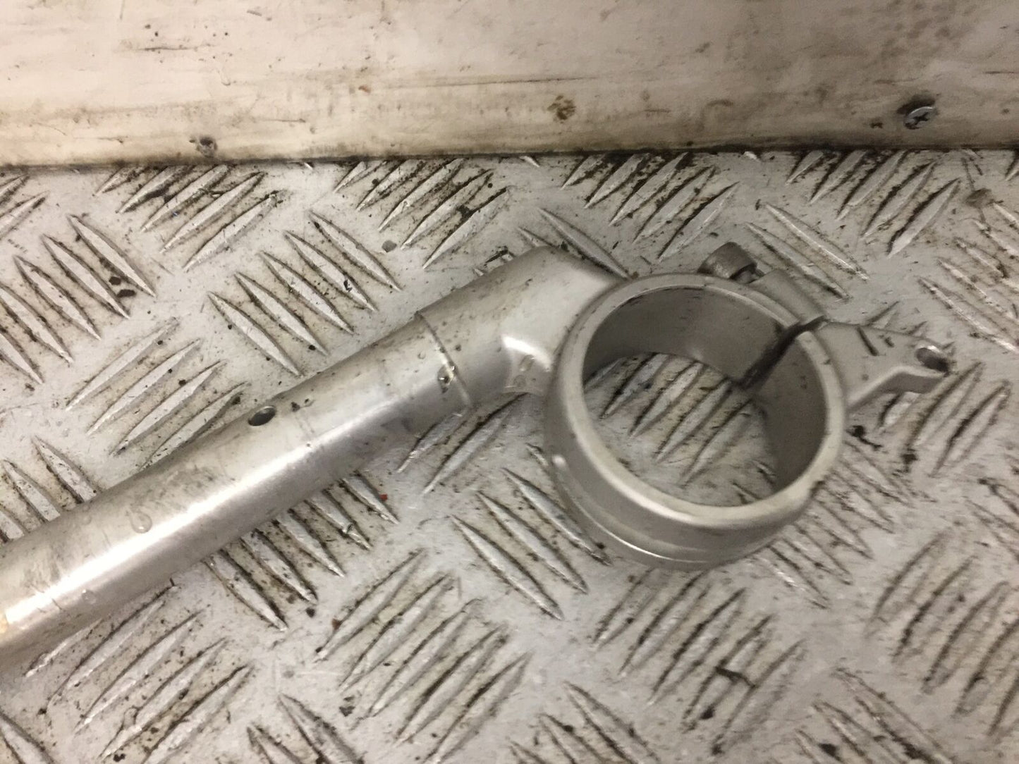 TRIUMPH 675 DAYTONA LEFT HANDLEBAR YEAR 2006-2008 (STOCK 789)