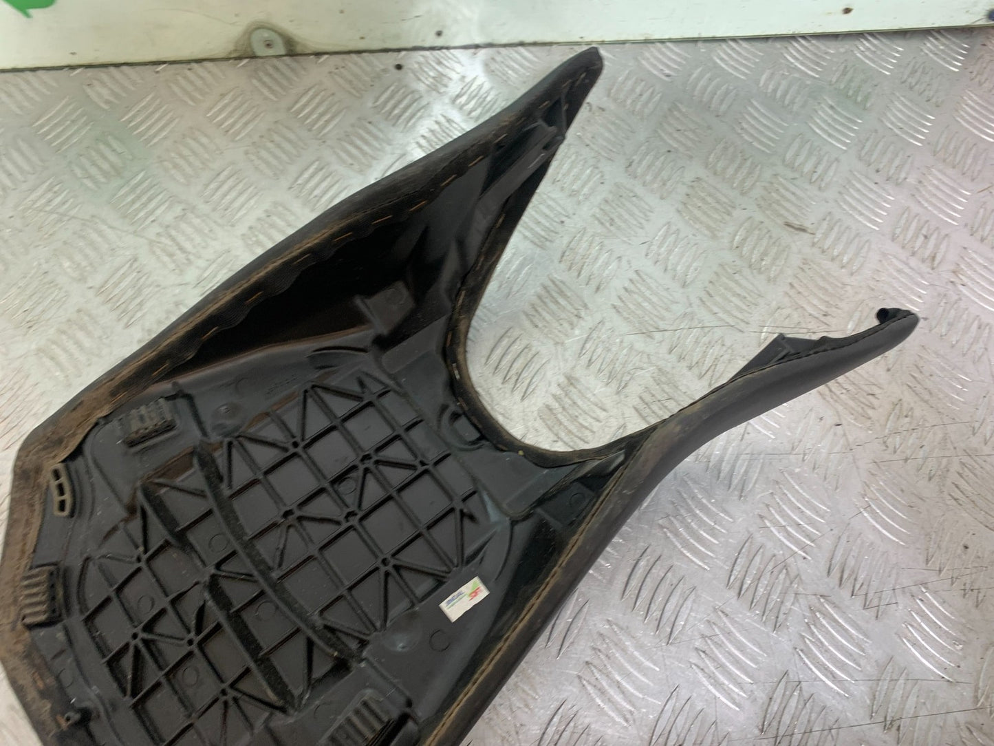 KTM 125 DUKE FRONT SEAT YEAR 2018-2023 (CMB1185)