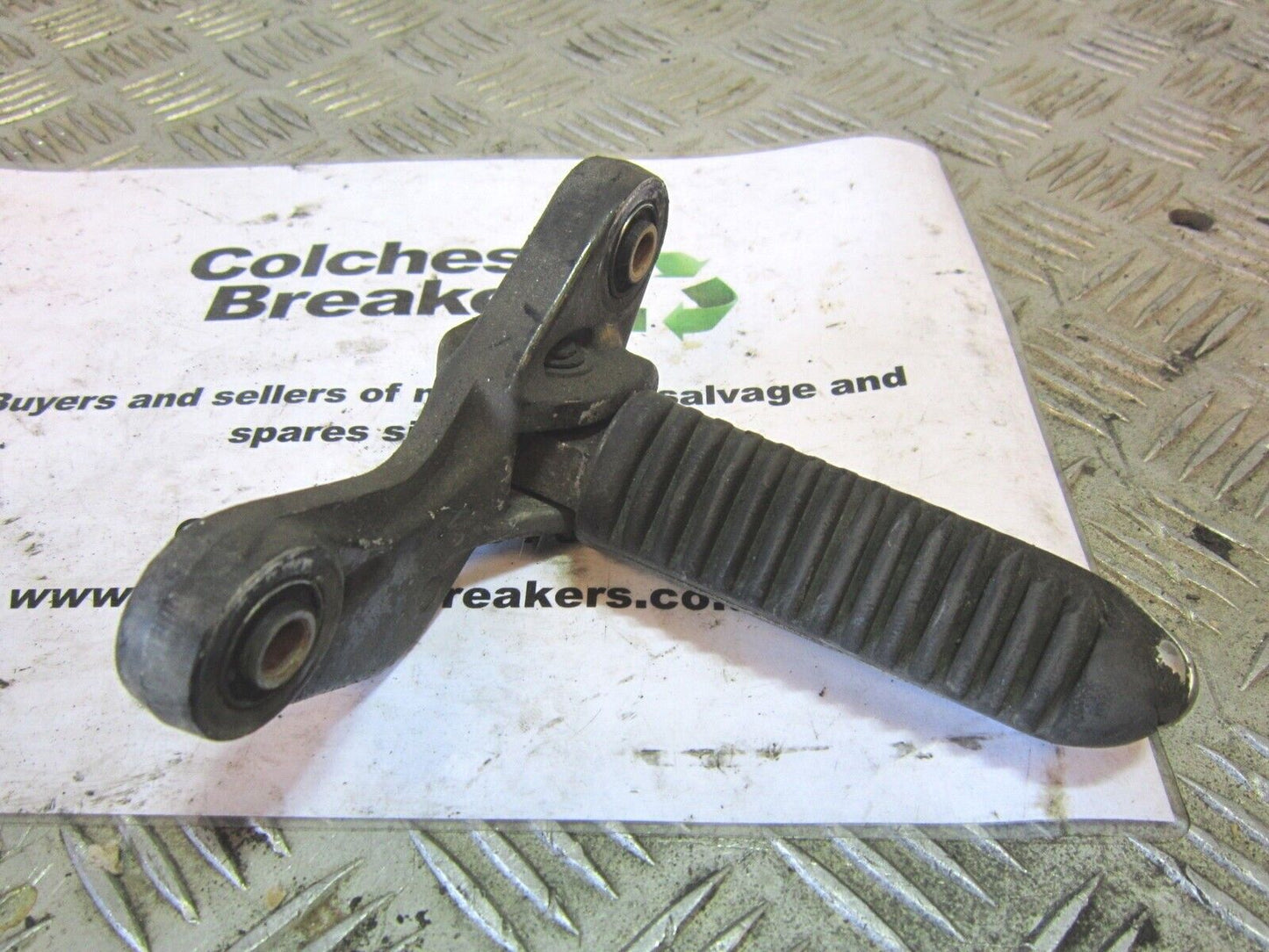 SUZUKI GSX600F GSX 600F RIGHT FRONT HANGER AND PEG YEAR 1998 2004
