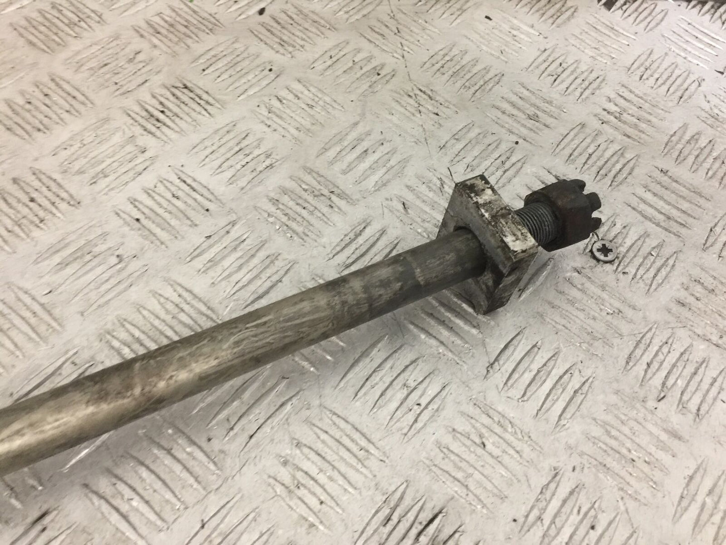 KAWASAKI VERSYS 1000 KLZ 1000 REAR WHEEL SPINDLE YEAR 2015-18 (STOCK 817)