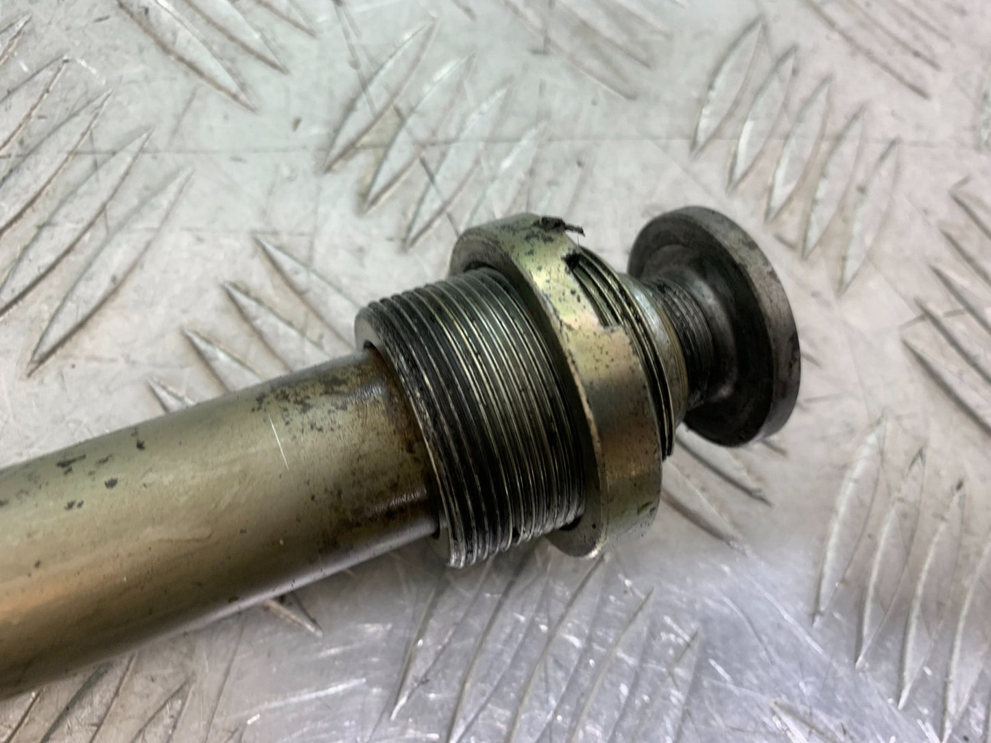 TRIUMPH SPEED TRIPLE R 1050 SWINGARM SPINDLE 2009 (CMB1183)