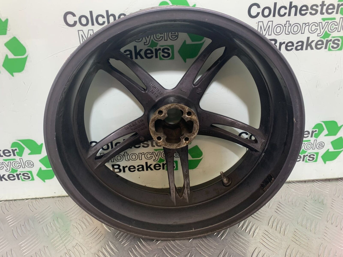 TRIUMPH 1050 SPRINT ST REAR WHEEL YEAR 2004-2007 (CMB1089)