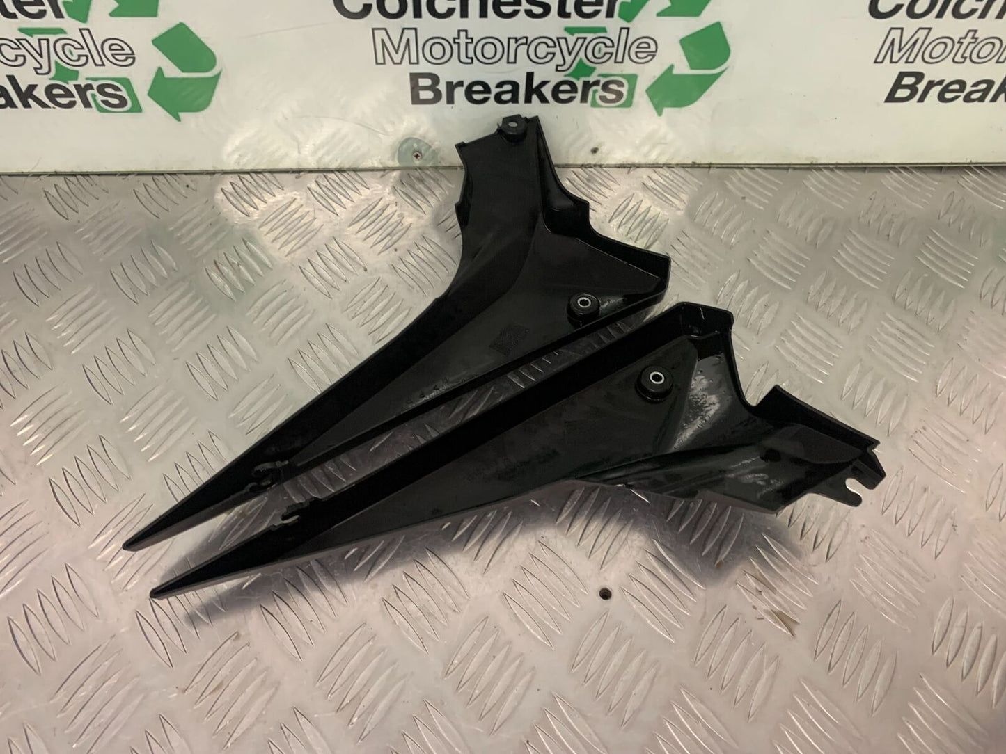 YAMAHA XJ6 XJ6-S LEFT AND RIGHT INFILL PANELS YEAR 2009-2015 (STOCK 991)