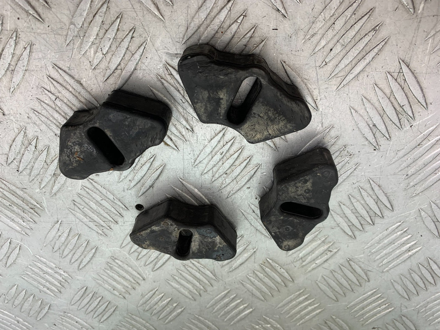 HONDA XL125 VARADERO CUSH DRIVE RUBBERS YEAR 2001-2006 (CMB1304)