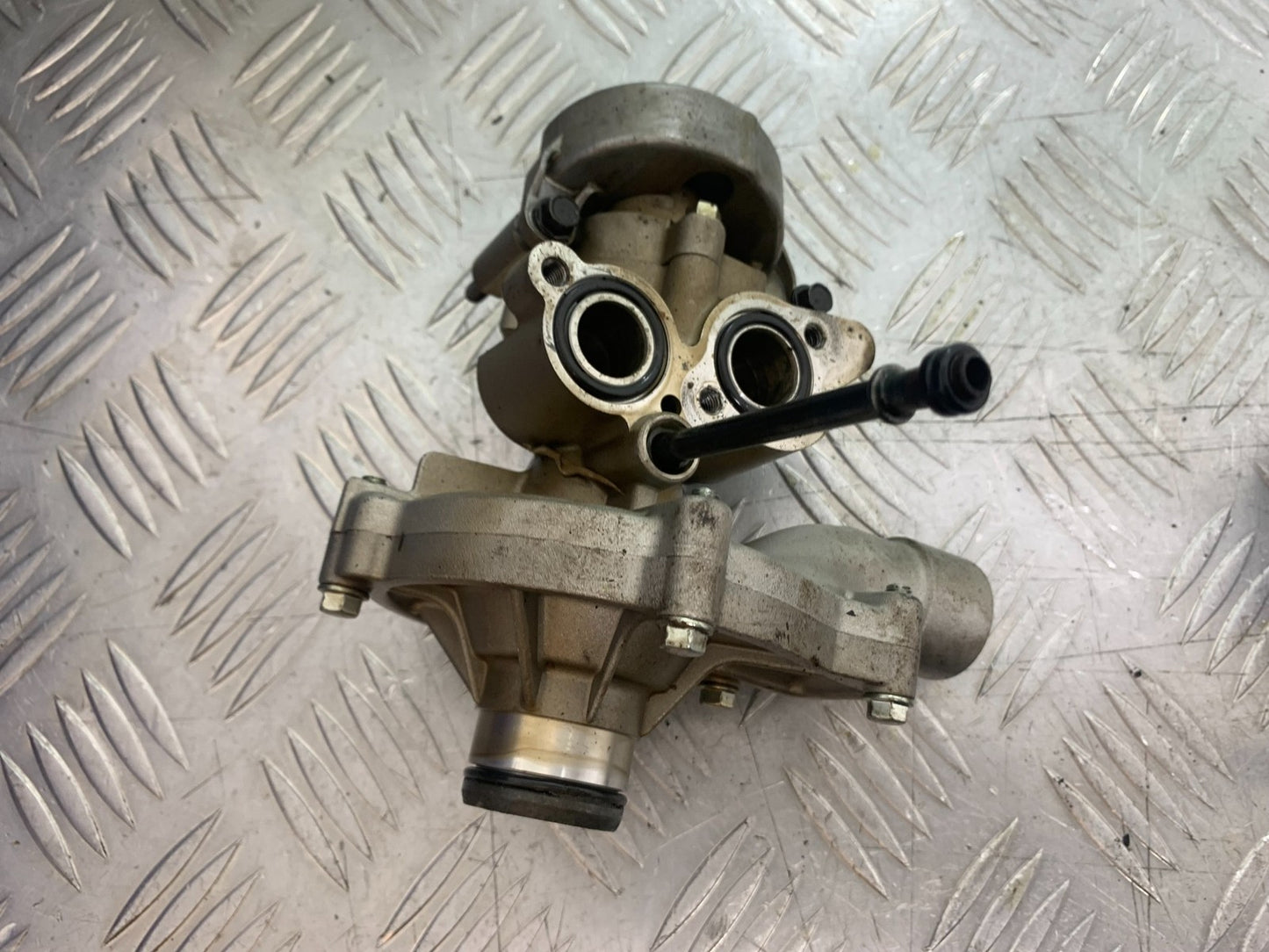TRIUMPH 675 STREET TRIPLE R OIL PUMP YEAR 2012 (CMB1221)