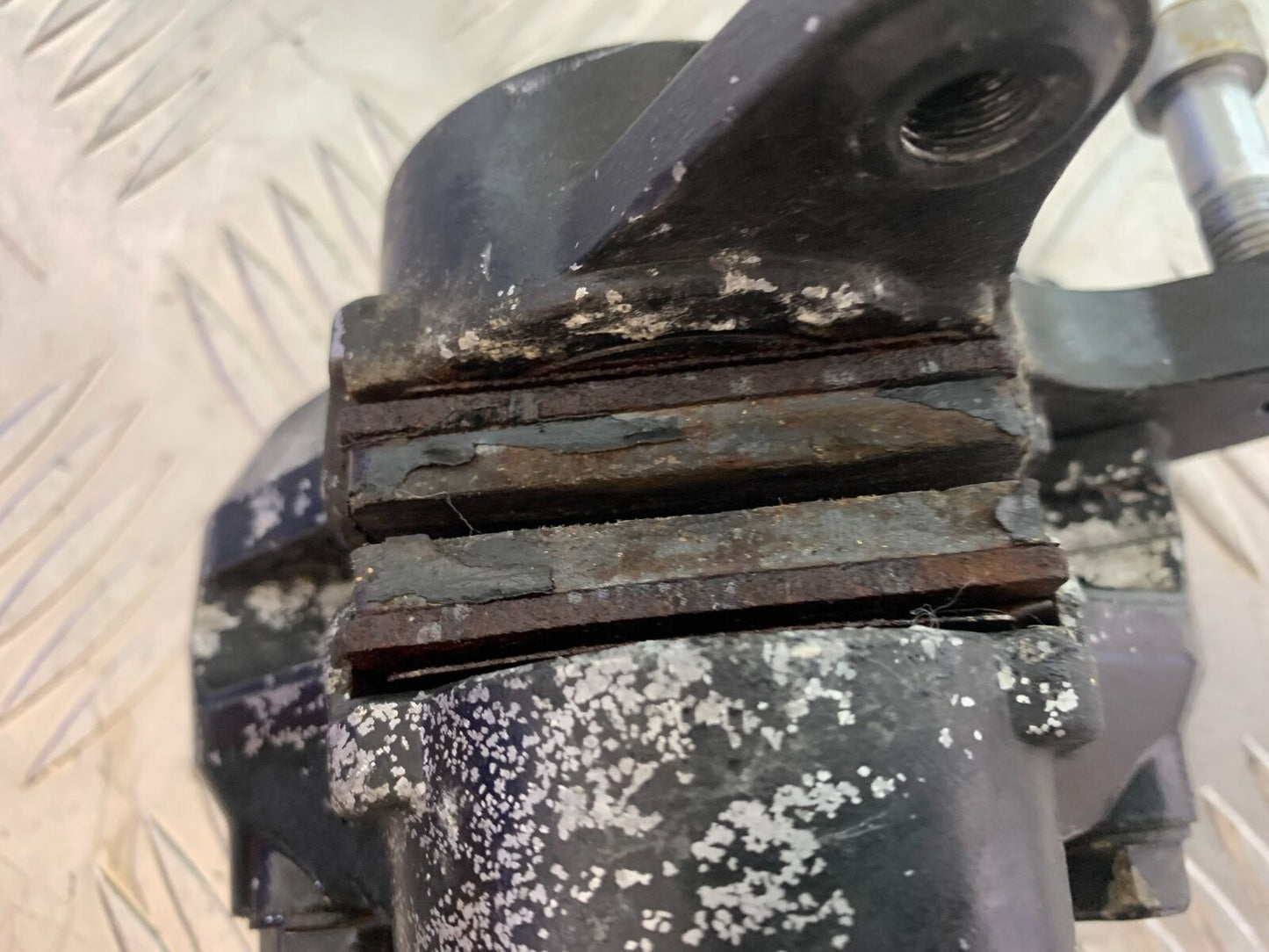 SUZUKI VS1400 VS 1400 INTRUDER FRONT BRAKE CALIPER YEAR 1988 (CMB1077)