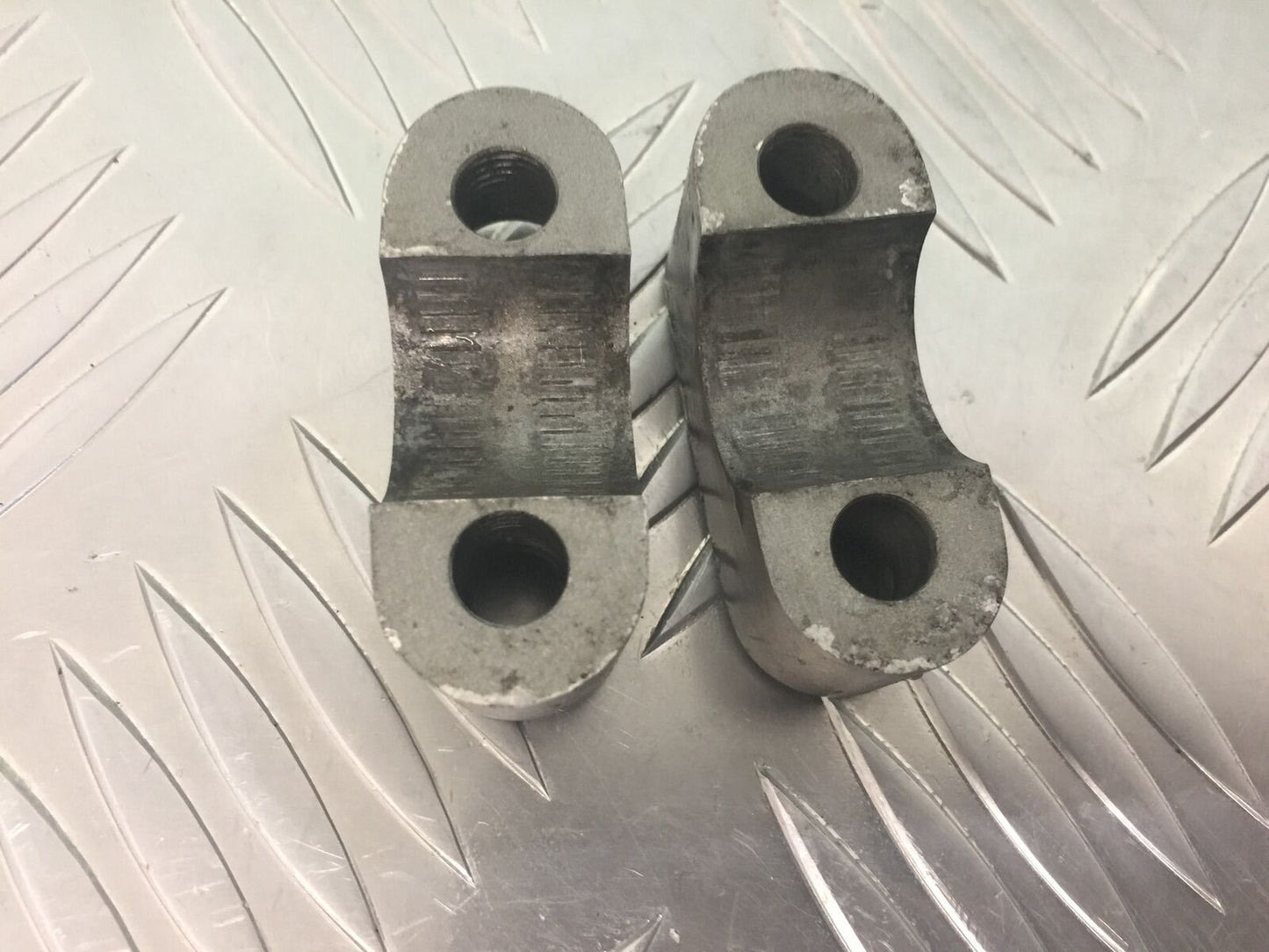 YAMAHA XJ900 XJ 900 DIVERSION HANDLEBAR CLAMPS YEAR 1994-2002 (STOCK 926)