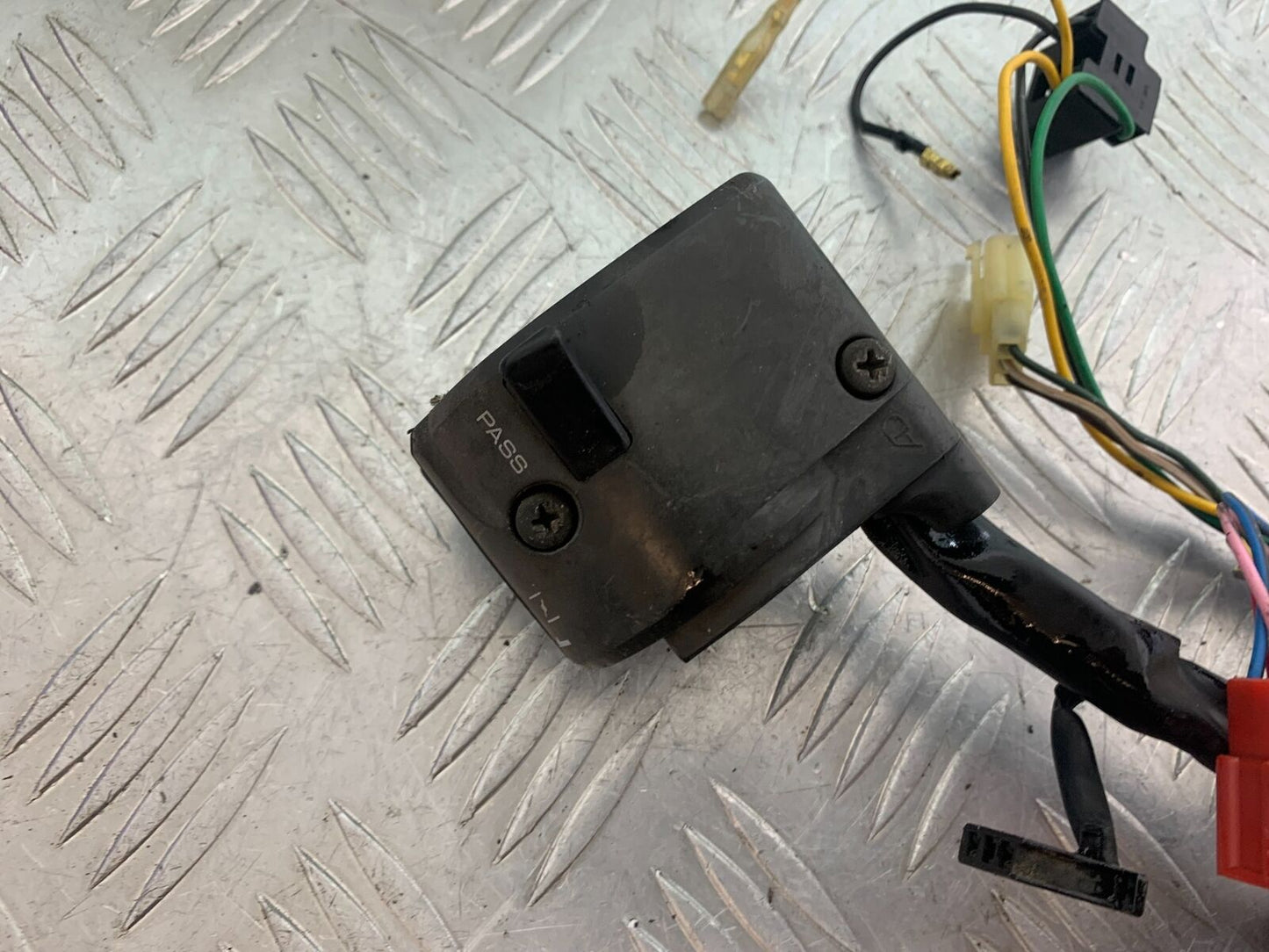 YAMAHA XJR1300 XJR 1300 LEFT SWITCH GEAR YEAR 1999-2003 (CMB1119)