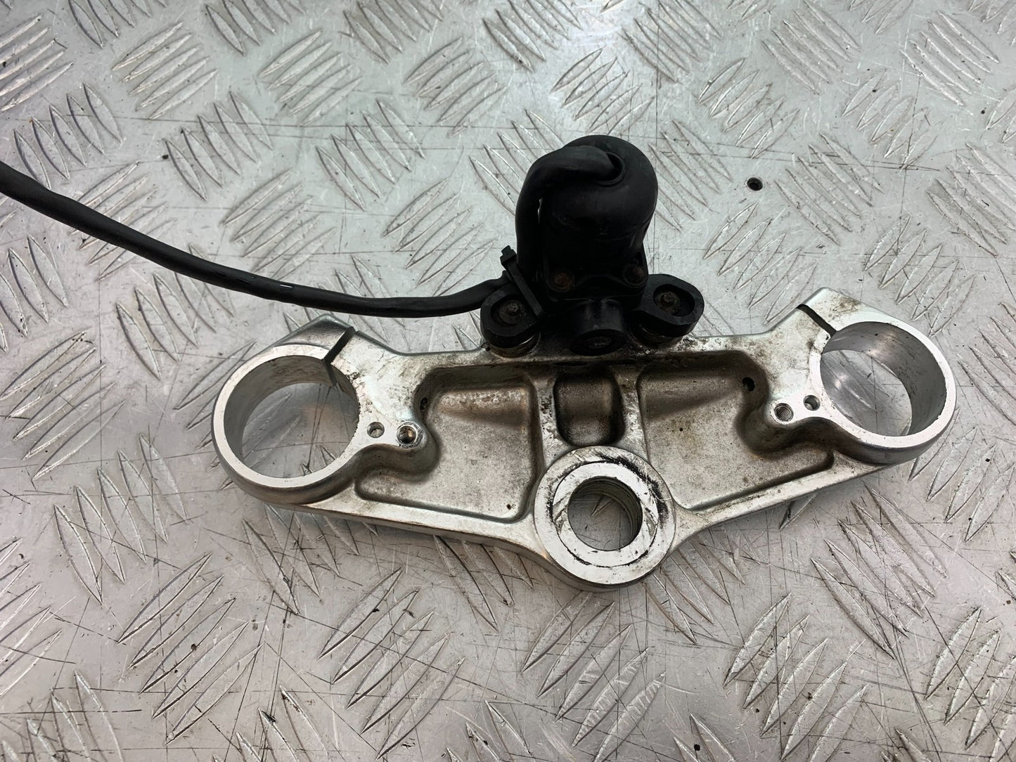 TRIUMPH 955i DAYTONA TOP YOKE YEAR 2002-2006 (CMB1229)
