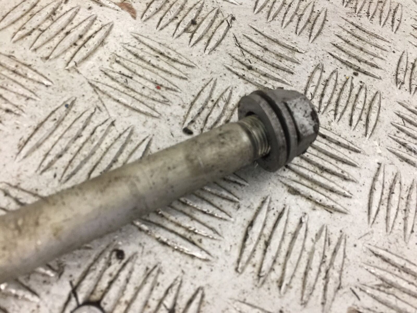 TRIUMPH 900 STREET SCRAMBLER SWINGARM SPINDLE YEAR 2018 (STOCK 896)
