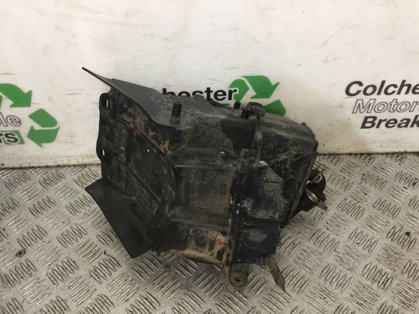 TRIUMPH 900 STREET SCRAMBLER AIRBOX YEAR 2018 (STOCK 896)