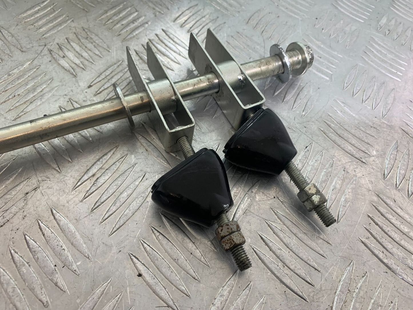 BENELLI TORNADO TNT 125 REAR WHEEL SPINDLE YEAR 2024 (CMB1090)