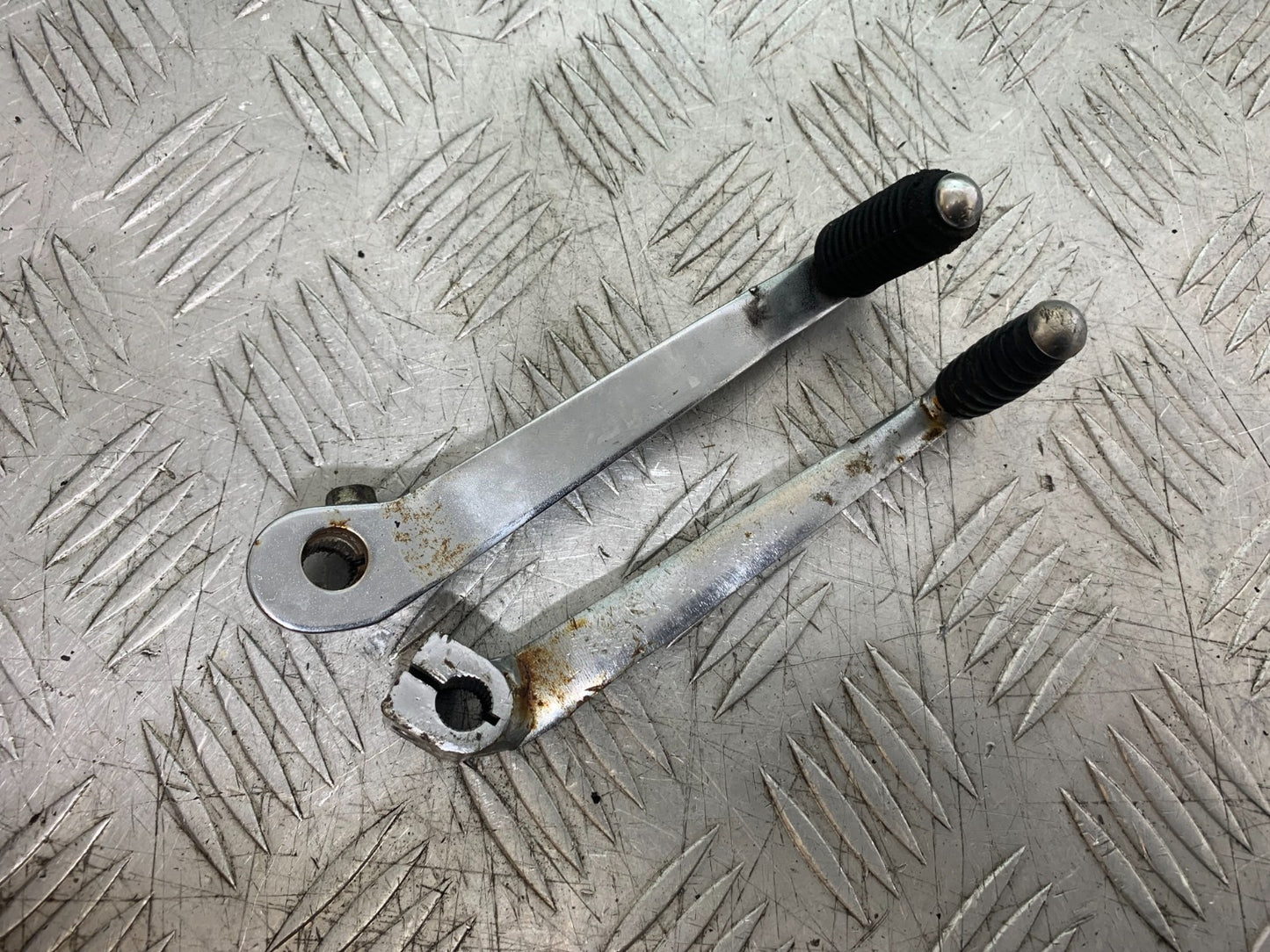 HONDA VT700 VT 700 SHADOW GEAR LEVERS YEAR 1984-85 (CMB1328)