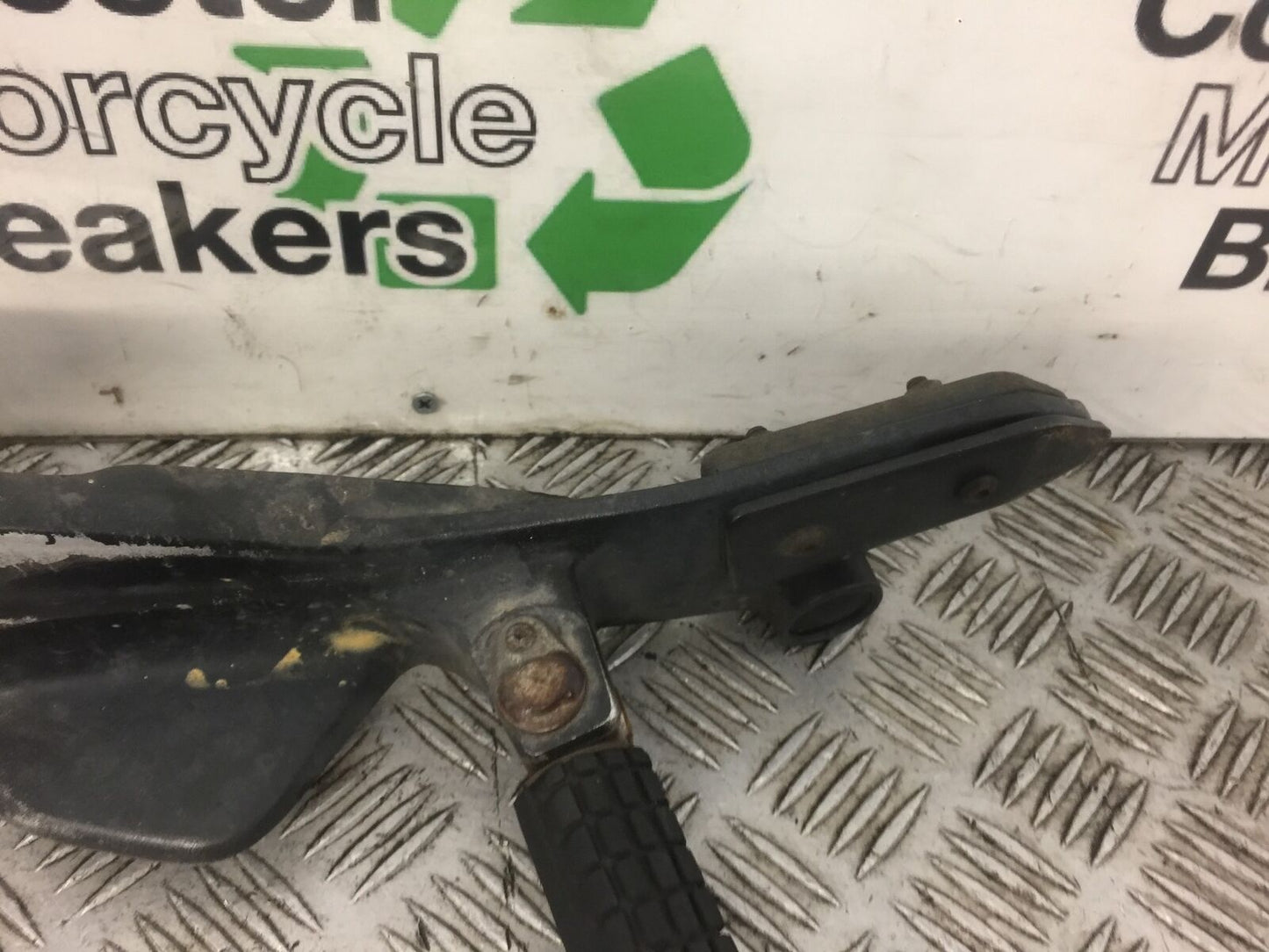 HONDA CBF600 CBF 600 LEFT HANGER AND PEGS YEAR 2009 (STOCK 369)