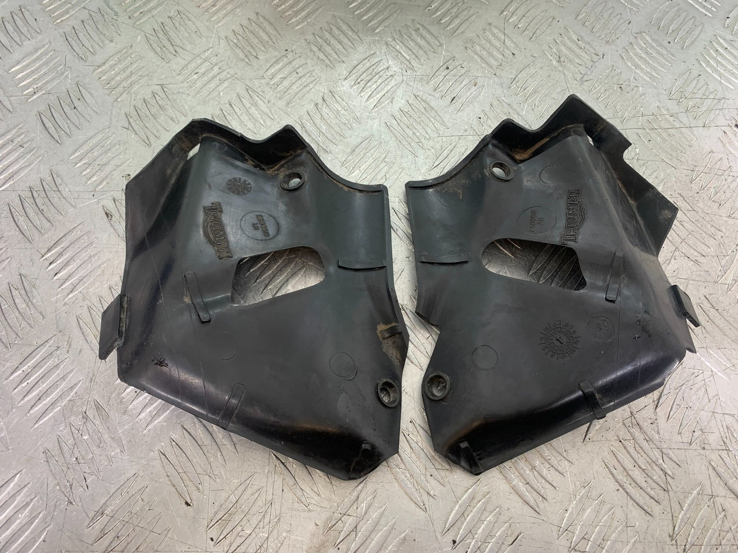 TRIUMPH TROPHY 900 LEFT AND RIGHT INNER INFILLS YEAR 1991-95 (CMB1251)