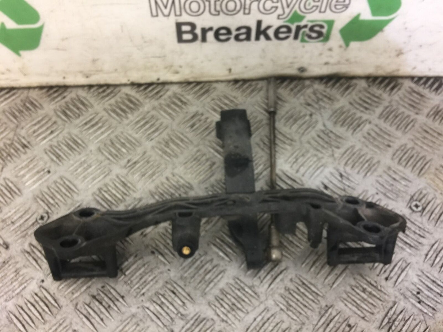 TRIUMPH TROPHY 1215 SE PANNIER BRACKET YEAR 2012-2017 (STOCK 567)