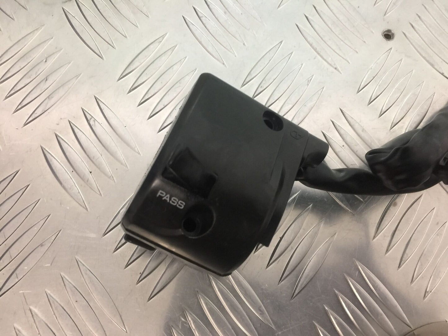KAWASAKI ZX10R ZX10 R LEFT SWITCH GEAR YEAR 2004-2005 (STOCK 932)