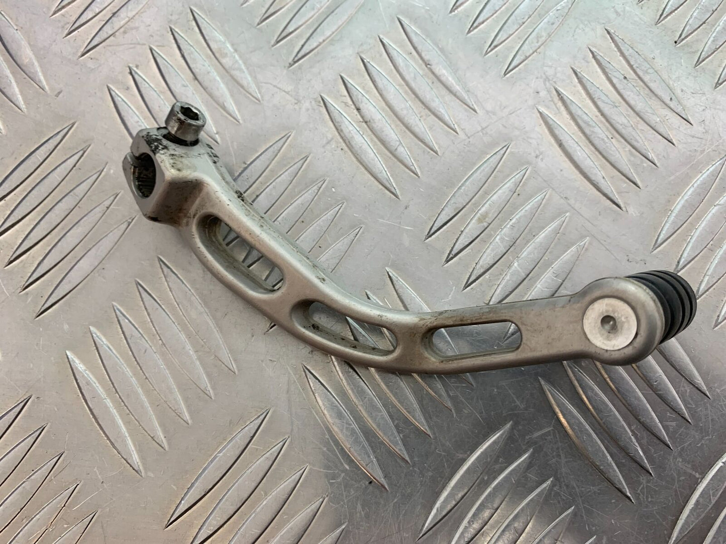 TRIUMPH 600 DAYTONA GEAR LEVER YEAR 2003-2006 (STOCK 999)