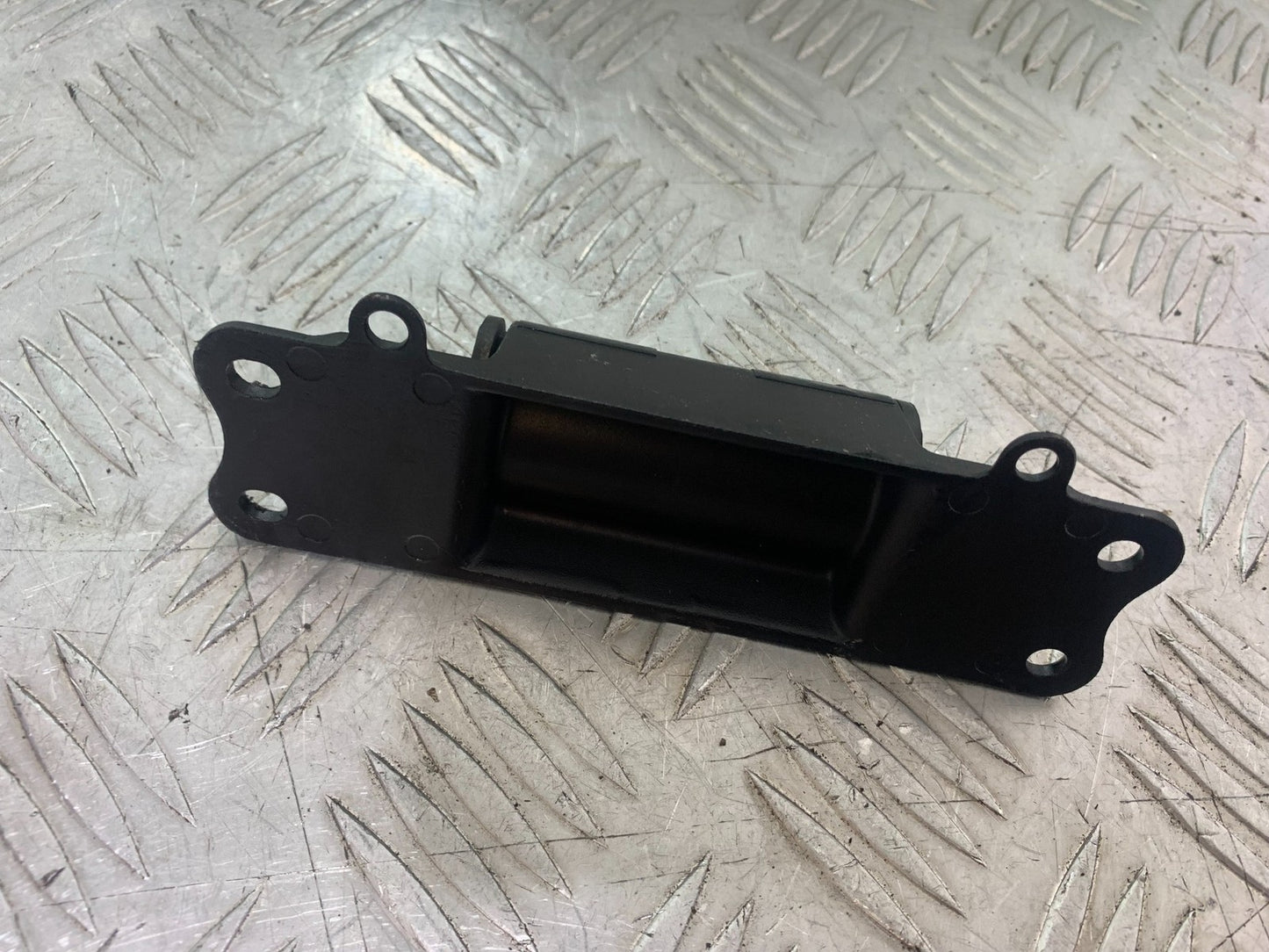 YAMAHA YZF R1 14 B BIG BANG TANK BRACKET 2009-14 (CMB1175)