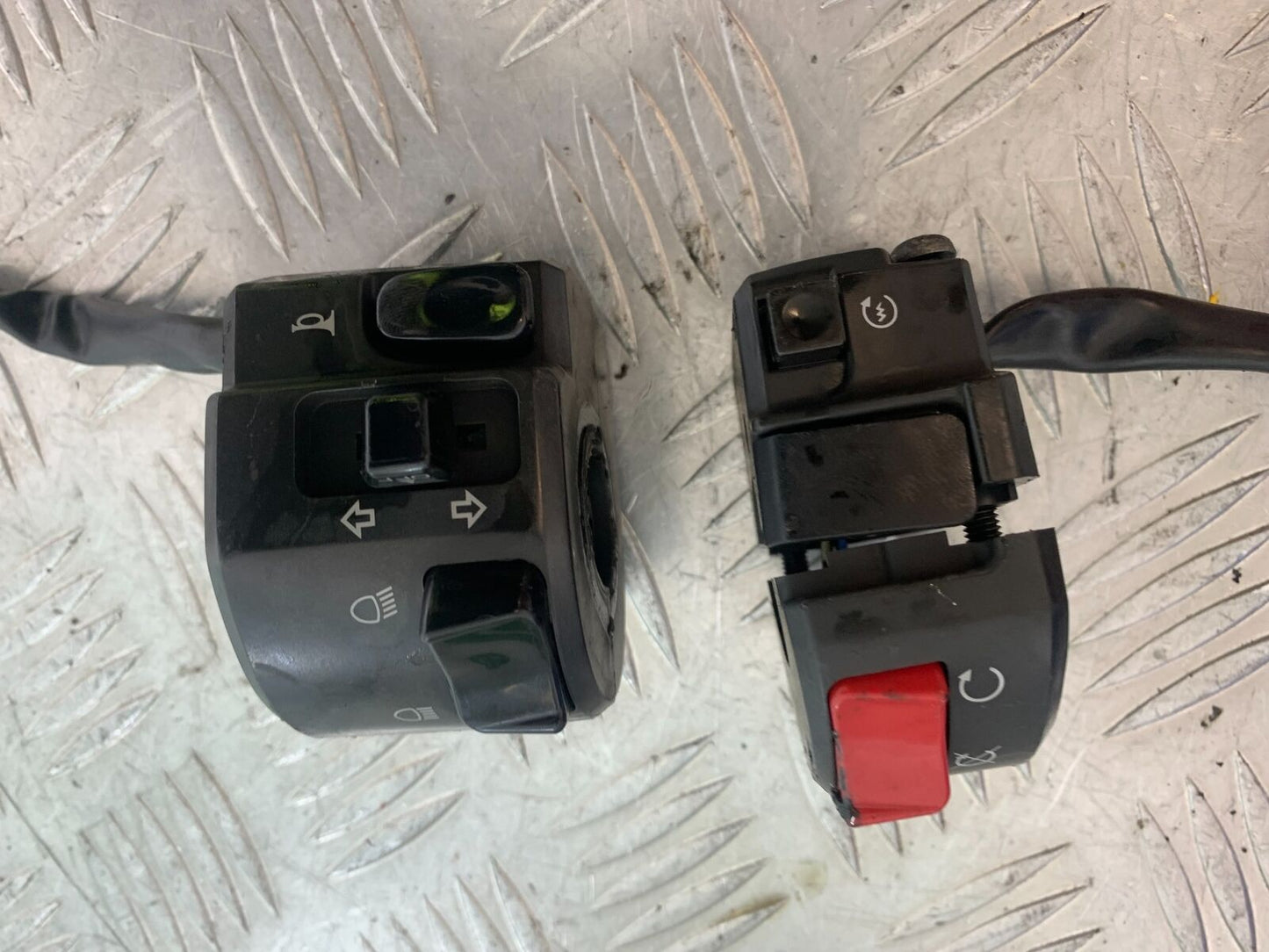 KTM 990 SUPERMOTO T LEFT AND RIGHT SWITCH GEARS YEAR 2010-2011 (CMB1127)