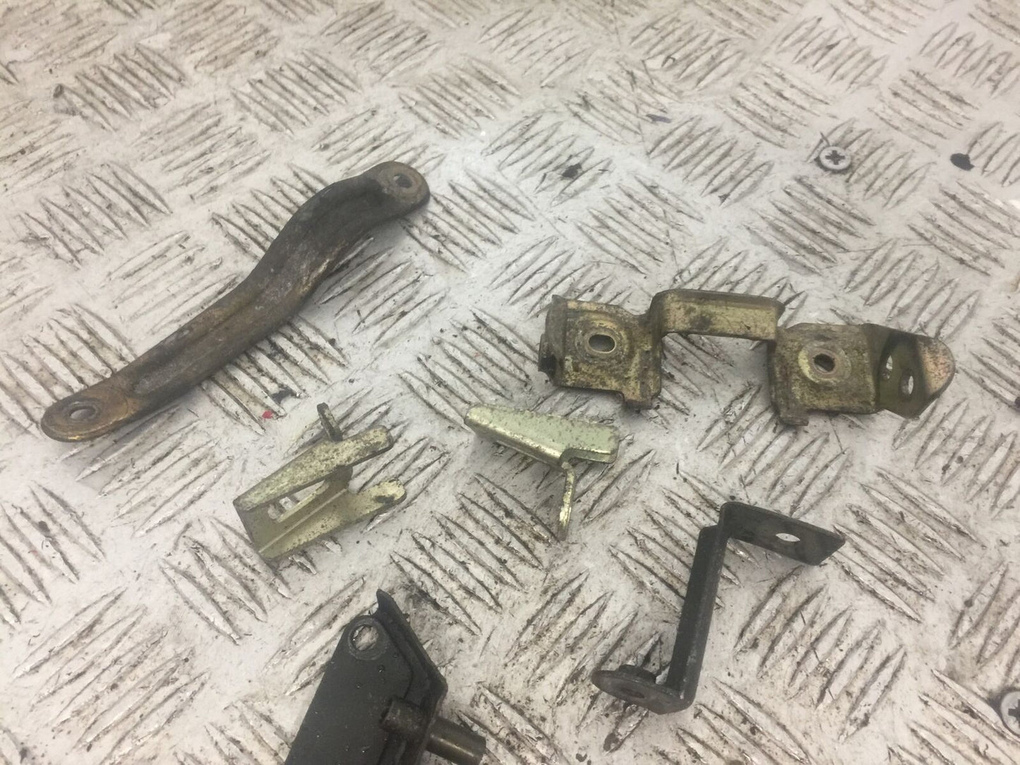 YAMAHA YZF1000 YZF 1000 THUNDERACE BRACKETS YEAR 1996 (STOCK 777)