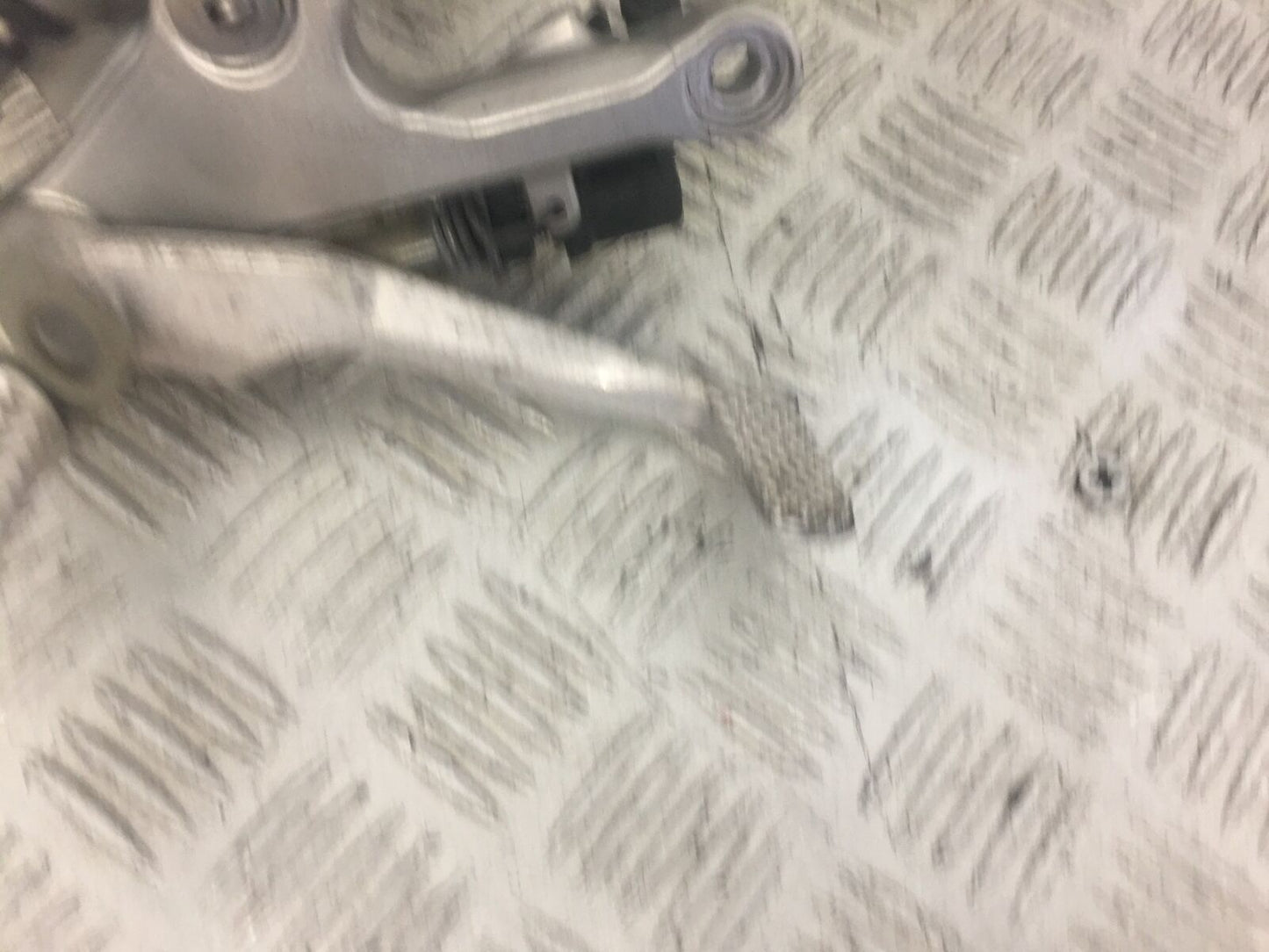 YAMAHA R6 FRONT RIGHT HANGER YEAR 2008-2014 (STOCK 637)