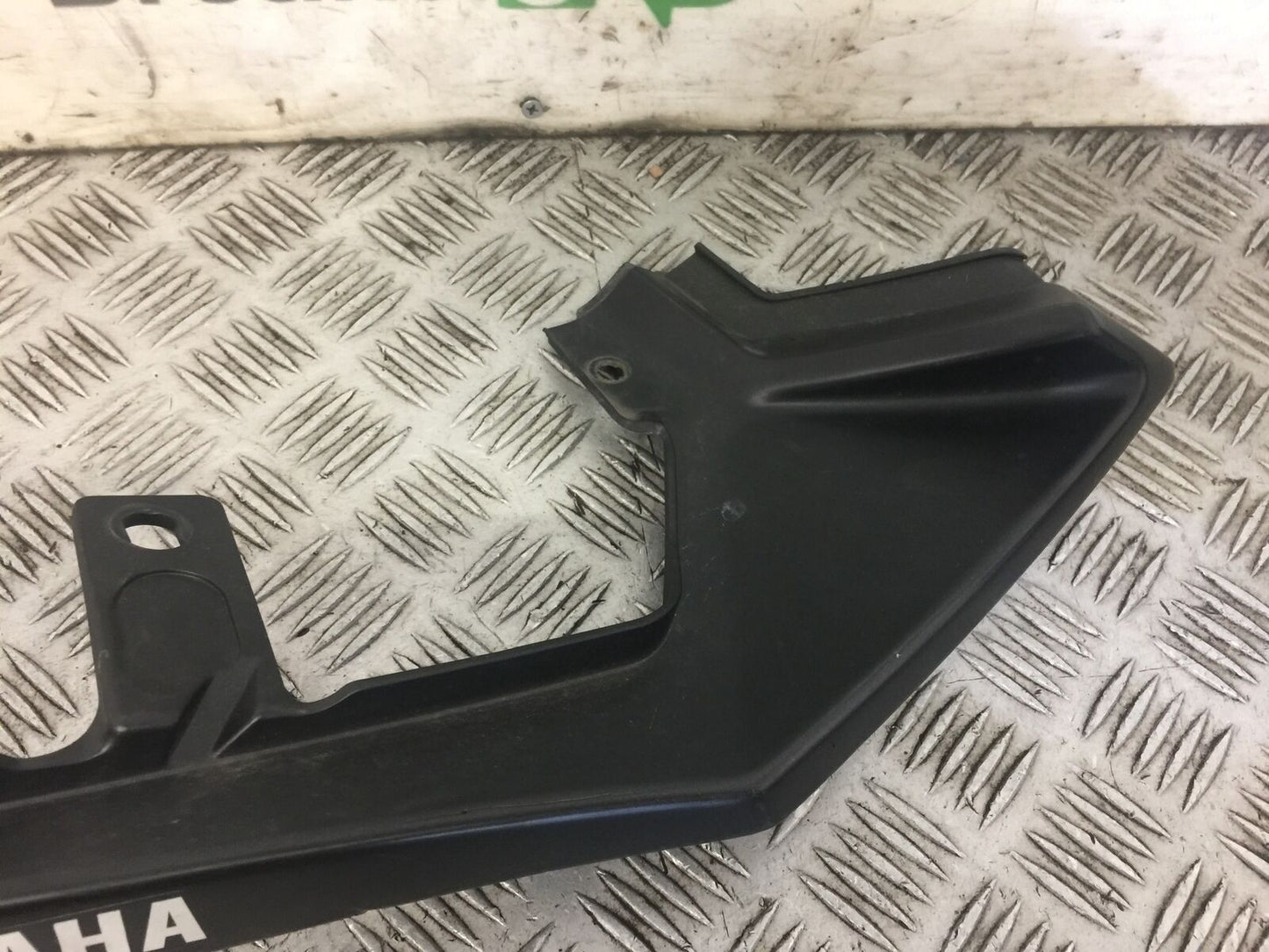 YAMAHA MT 125 MT125 RIGHT SEAT PANEL YEAR 2014-2019 (STOCK 593)