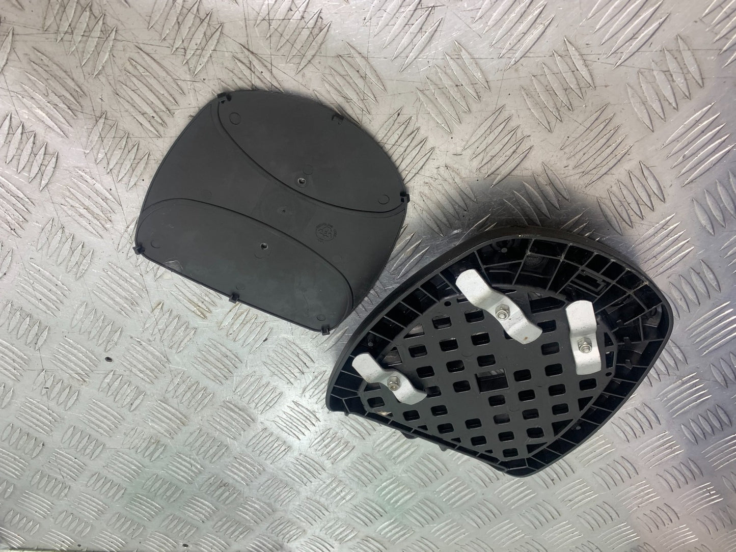 HONDA XL125 VARADERO TOP BOX FIXING PLATE YEAR 2001-2006 (CMB1210)