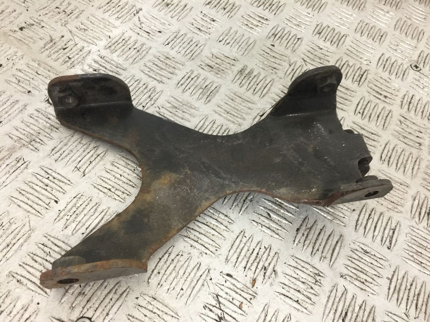 VICTORY V92 C SUBFRAME MOUNT BRACKET YEAR 2004 (STOCK 765)