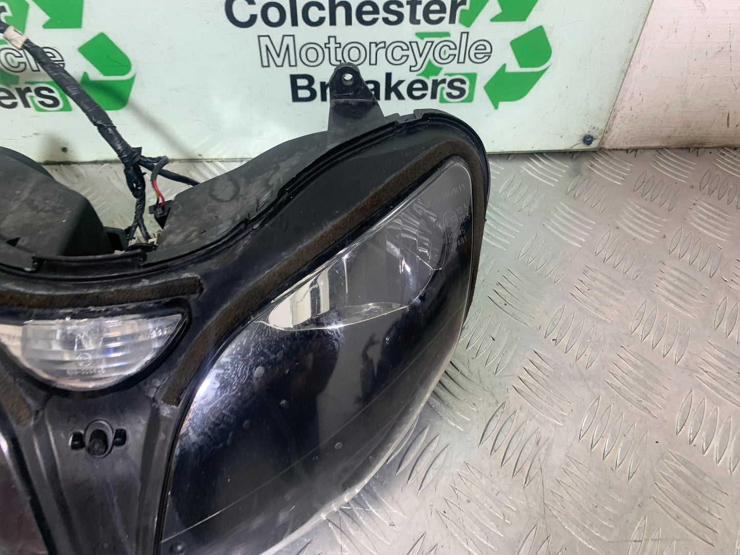 KAWASAKI ZX9R ZX9 E1 HEADLIGHT YEAR 2000-01 (CMB1171)