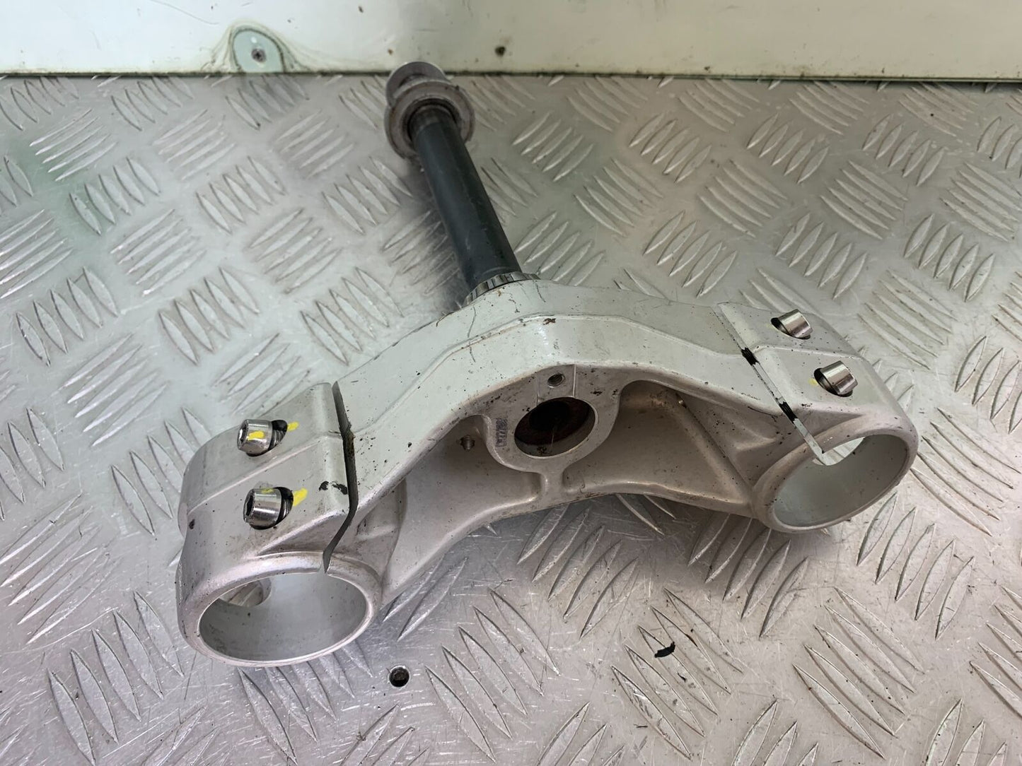 APRILIA SL750 SL 750 SHIVER BOTTOM YOKE YEAR 2012 (CMB1074)