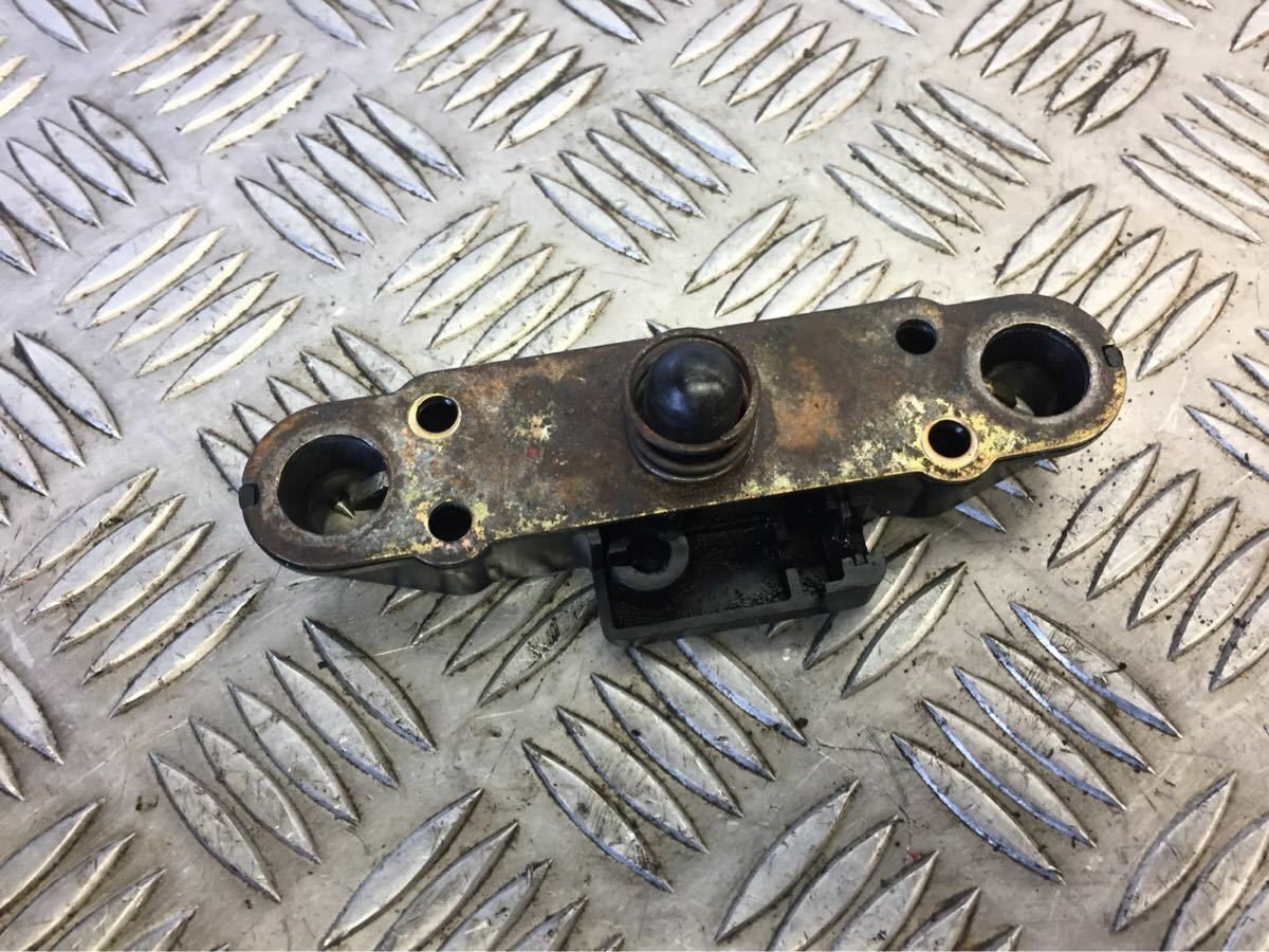SUZUKI GSF1200 GSF 1200 BANDIT SEAT CATCH YEAR 1998