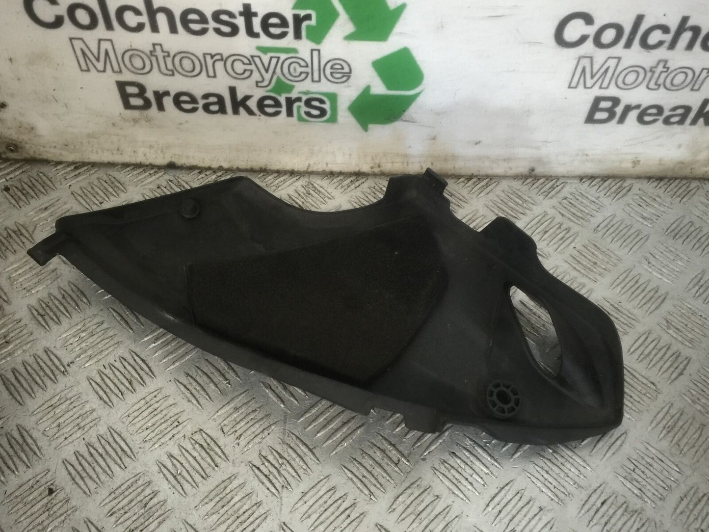 HONDA CB600 CB 600 F-9 HORNET LEFT SEAT PANEL 2009 (STOCK 869)