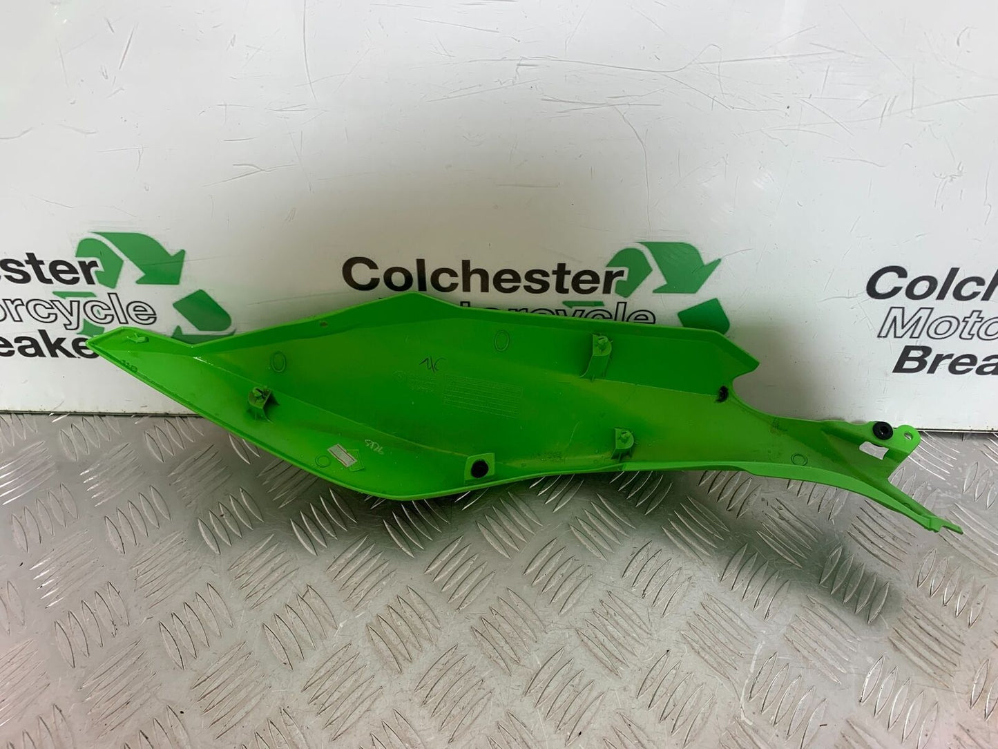KAWASAKI NINJA 400 EX 400 RIGHT SEAT PANEL YEAR 2024 (CMB1075)