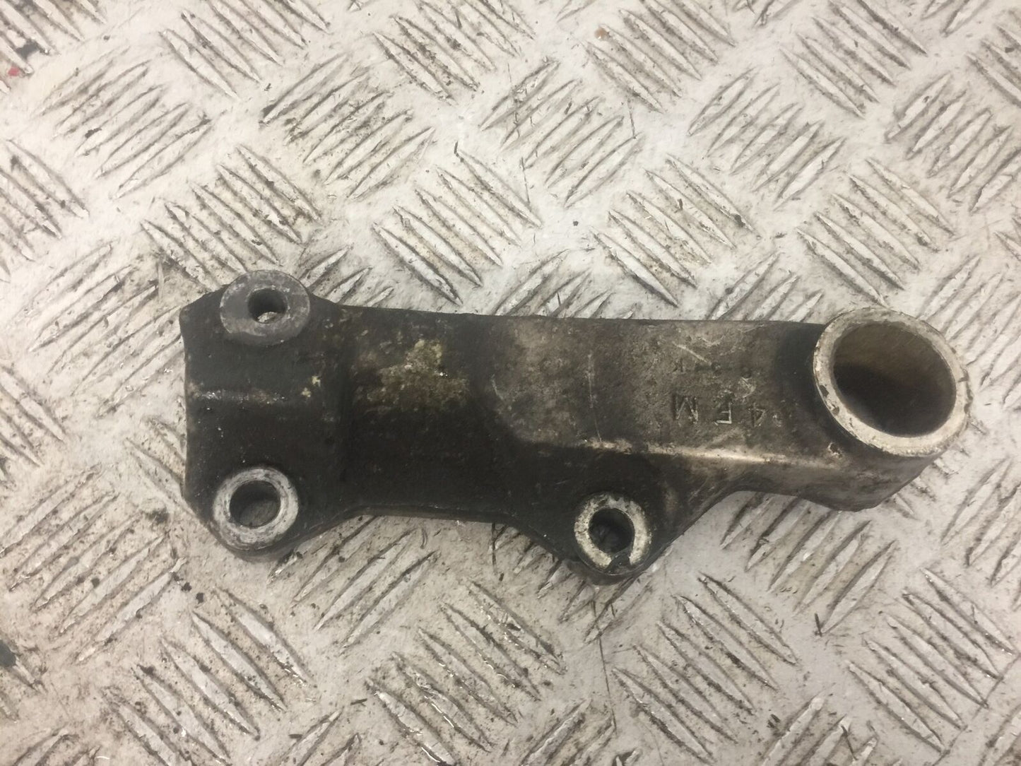 YAMAHA YZF1000 YZF 1000 THUNDERACE REAR CALIPER BRACKET YEAR 1996 (STOCK 777)