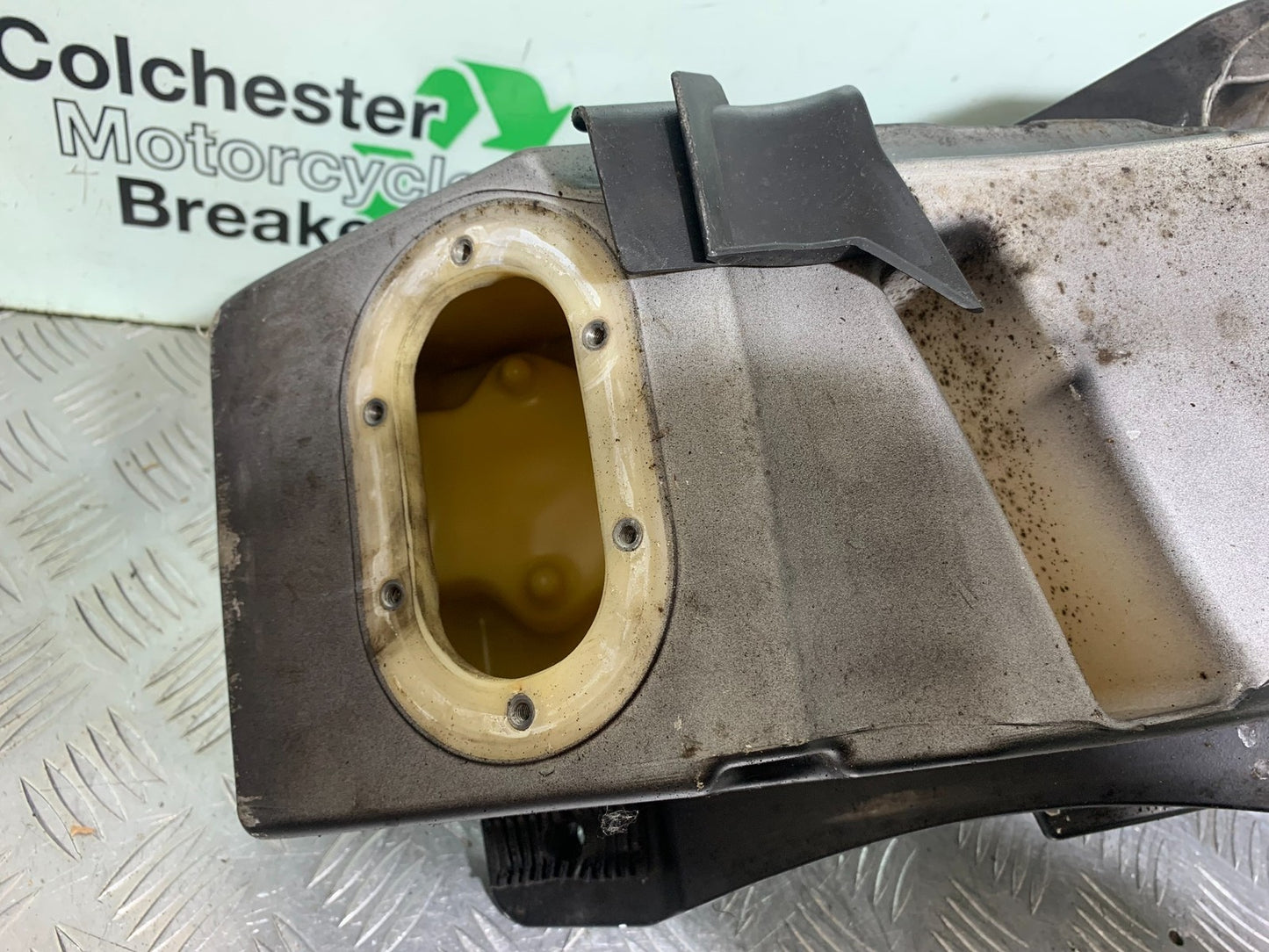 APRILIA TUONO 1000 V4R PETROL TANK YEAR 2011-13 (CMB1316)