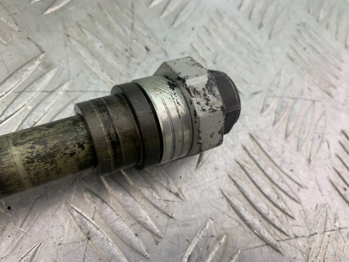 TRIUMPH 675 STREET TRIPLE R REAR WHEEL SPINDLE YEAR 2013 - 2016 (CMB1221)