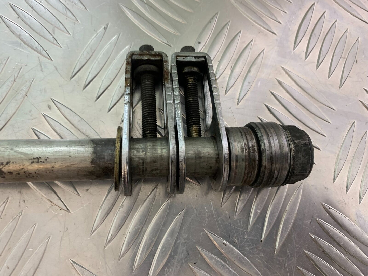 HONDA CBR1100 BLACKBIRD REAR WHEEL SPINDLE YEAR 1996-1998 (CMB1017)