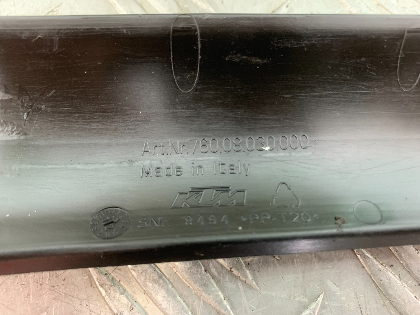 KTM 690 DUKE R LC4 CABLE GUIDE INFILL YEAR 2012-2015 (CMB1180)