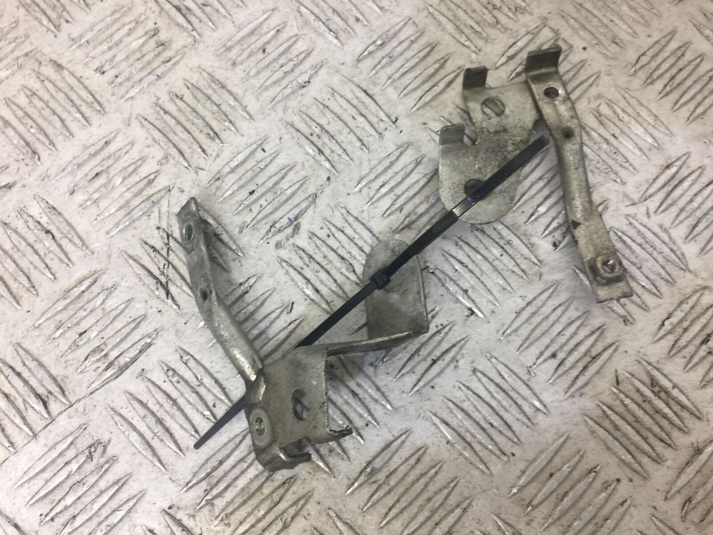 HONDA CBR900 FIREBLADE FAIRING BRACKETS YEAR 1998 - 99 (STOCK 621)