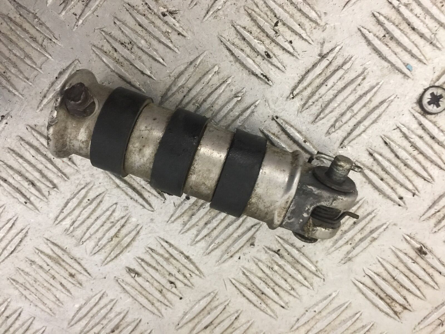 HONDA VT600 VT 600 SHADOW FRONT LEFT PEG YEAR 1992-1997 (STOCK 833)