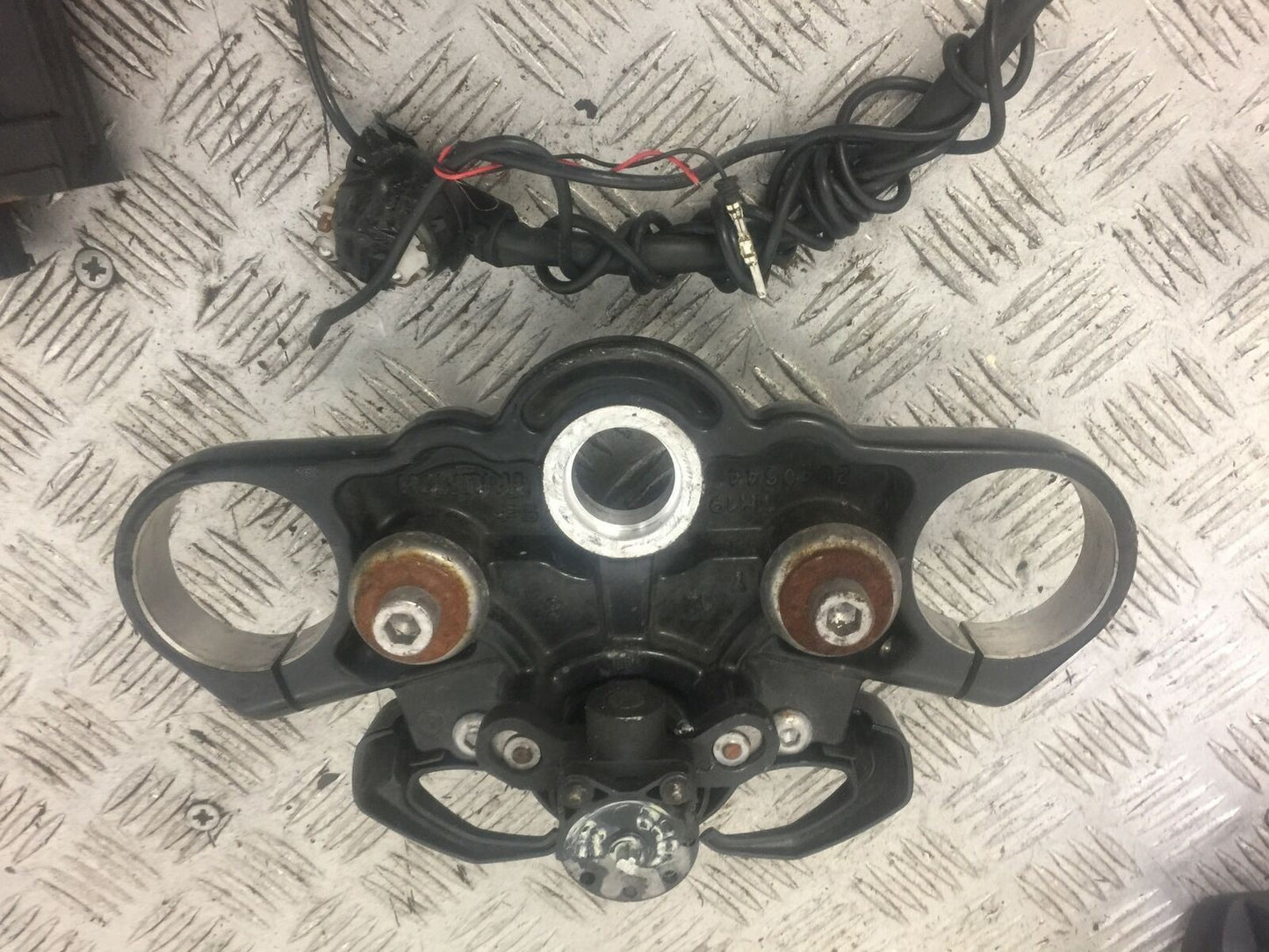 TRIUMPH TROPHY 1215 SE ECU LOCKS KEY 2012-2017 (STOCK 534)