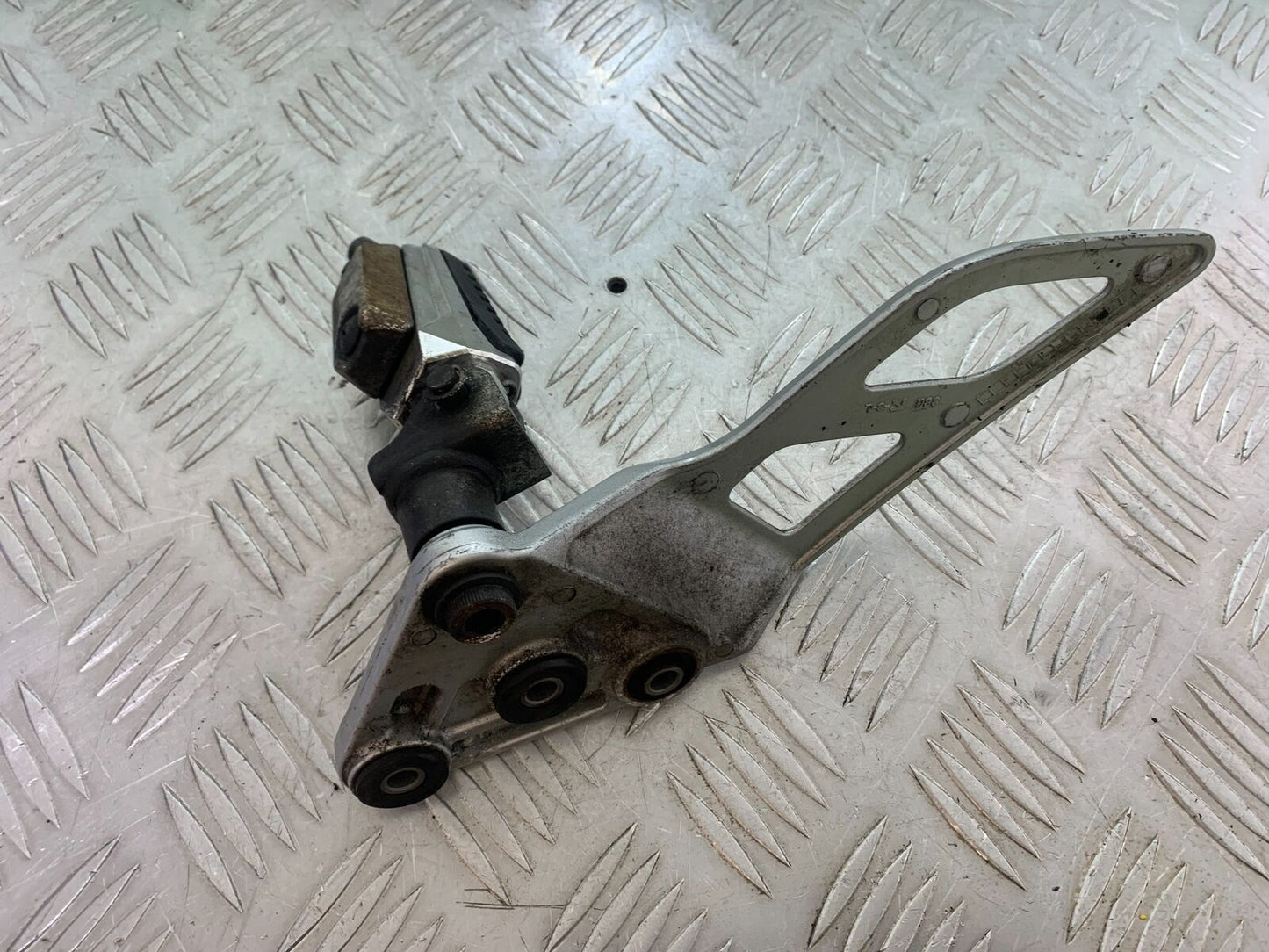 SUZUKI GSF1250 GSF 1250 BANDIT FRONT LEFT HANGER YEAR 2010-14 (CMB1092)