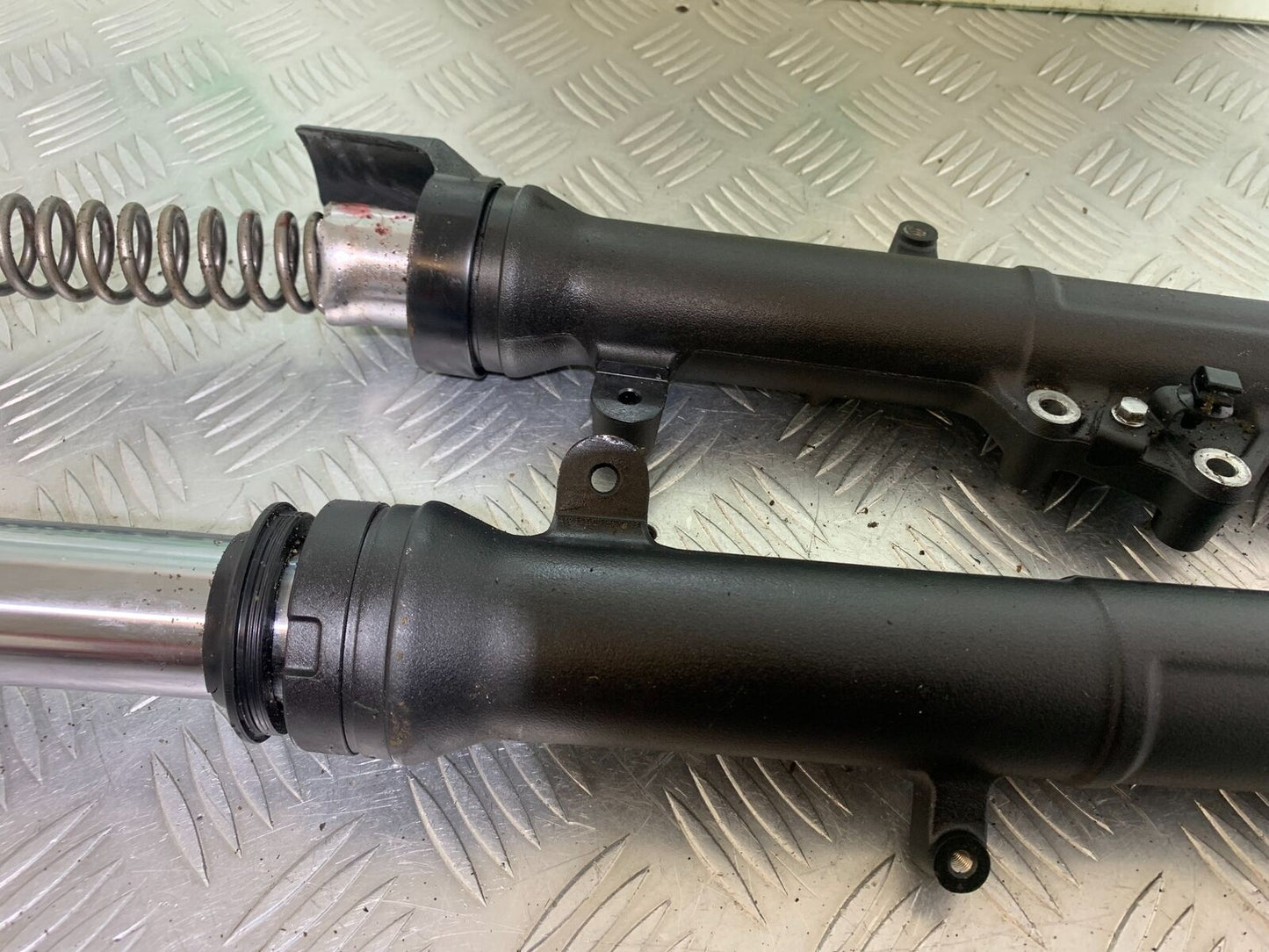 KAWASAKI NINJA 400 EX 400 FORK BOTTOMS YEAR 2024 (CMB1075)