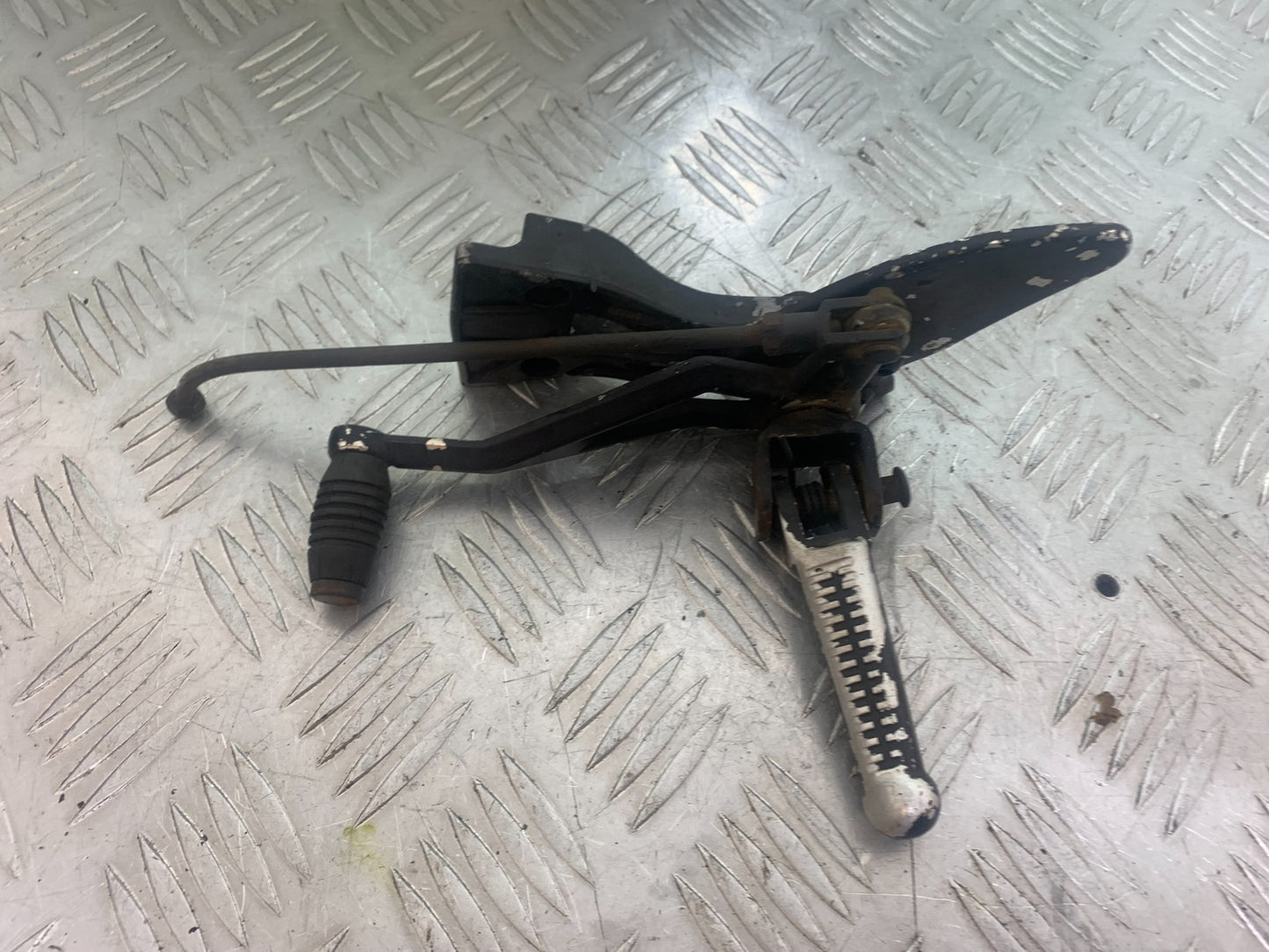RIEJU 125 RS2 FRONT LEFT HANGER YEAR 2007 (CMB1142)