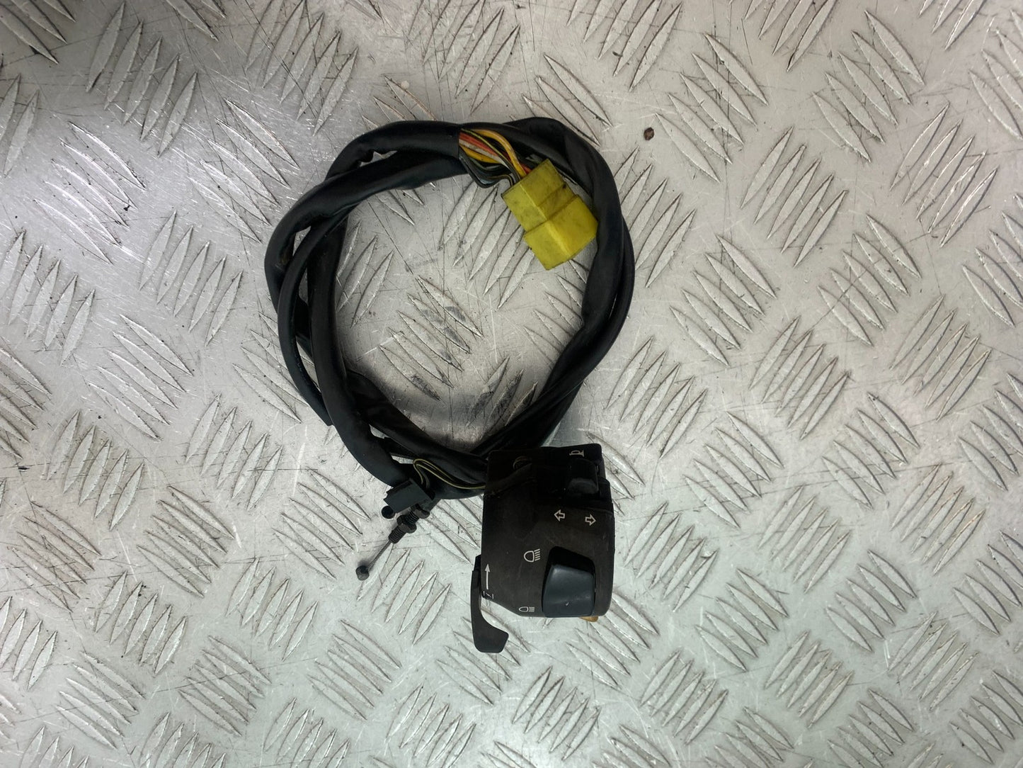 SUZUKI GSXR600 GSXR 600 K1 K2 K3 LEFT SWITCH GEAR 1999-03 (CMB1284)
