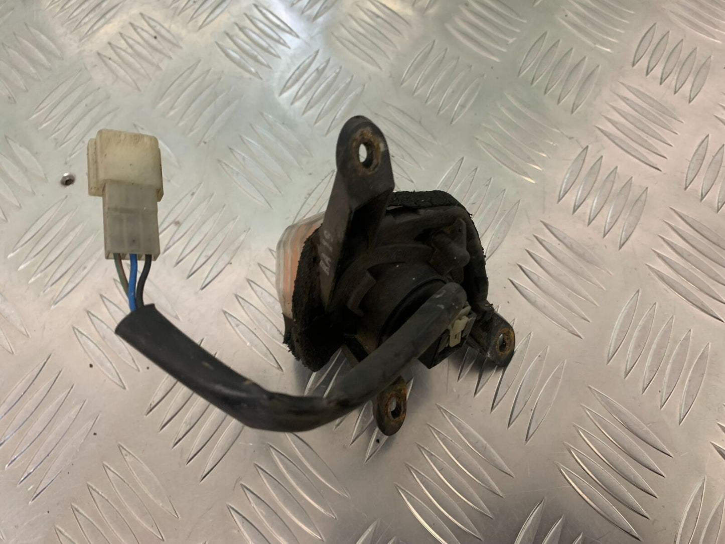 YAMAHA FJR1300 FJR 1300 FRONT LEFT INDICATOR YEAR 2001-05 (STOCK 946)