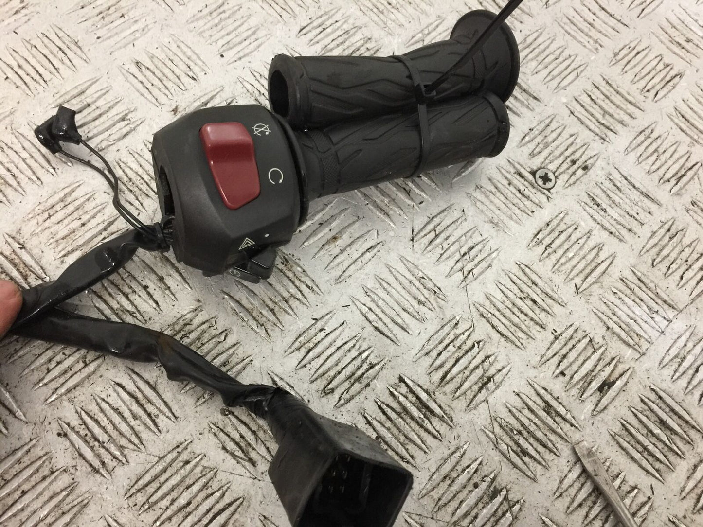 SUZUKI GSX-S 125 RIGHT SWITCH GEAR YEAR 2017-2020 (STOCK 779)