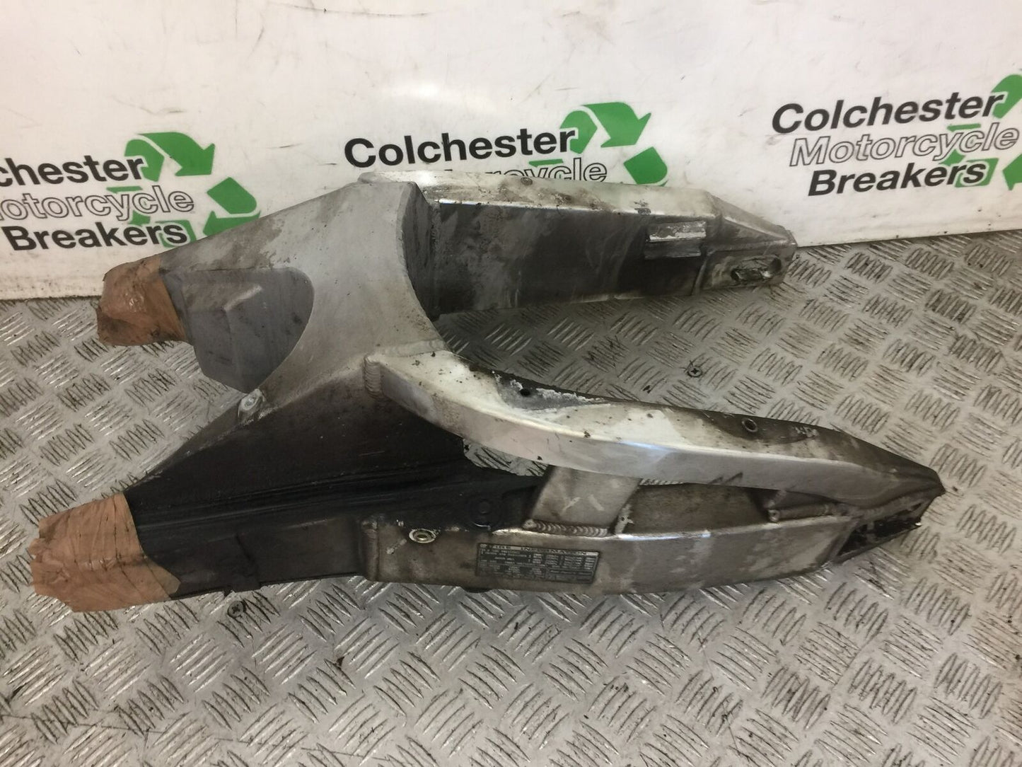 HONDA CBR929 FIREBLADE SWINGARM YEAR 2000-01 (STOCK 683)