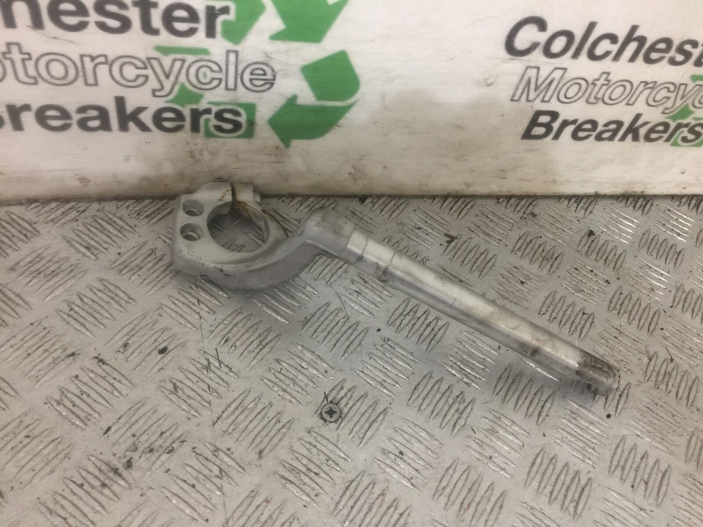 TRIUMPH 955i SPRINT ST RIGHT HANDLEBAR YEAR 1999-2004 (STOCK 868)